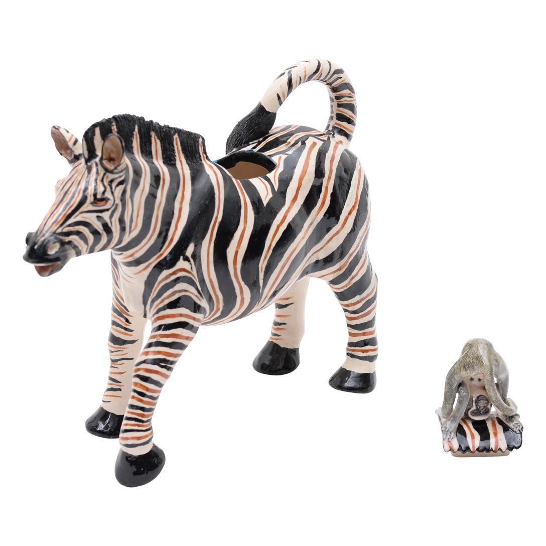 Teekanne aus Keramik mit Zebra und Affe, handgemacht in Südafrika im Angebot 2