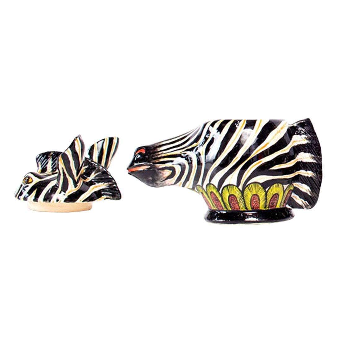Zebra Head Jewelry Box Hand-Painted by Zinhle Nene and Sculpted by Sfiso

Introducing the captivating Zebra Head Jewelry Box, a stunning ceramic piece brought to life by the talented artists Zinhle Nene and Sfiso from Love Art Ceramic in South