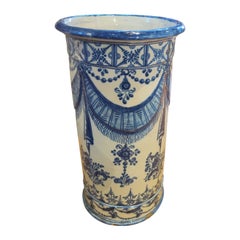 Antique Ceramica de Talavera firmada en la base con decoracion de guirnaldas