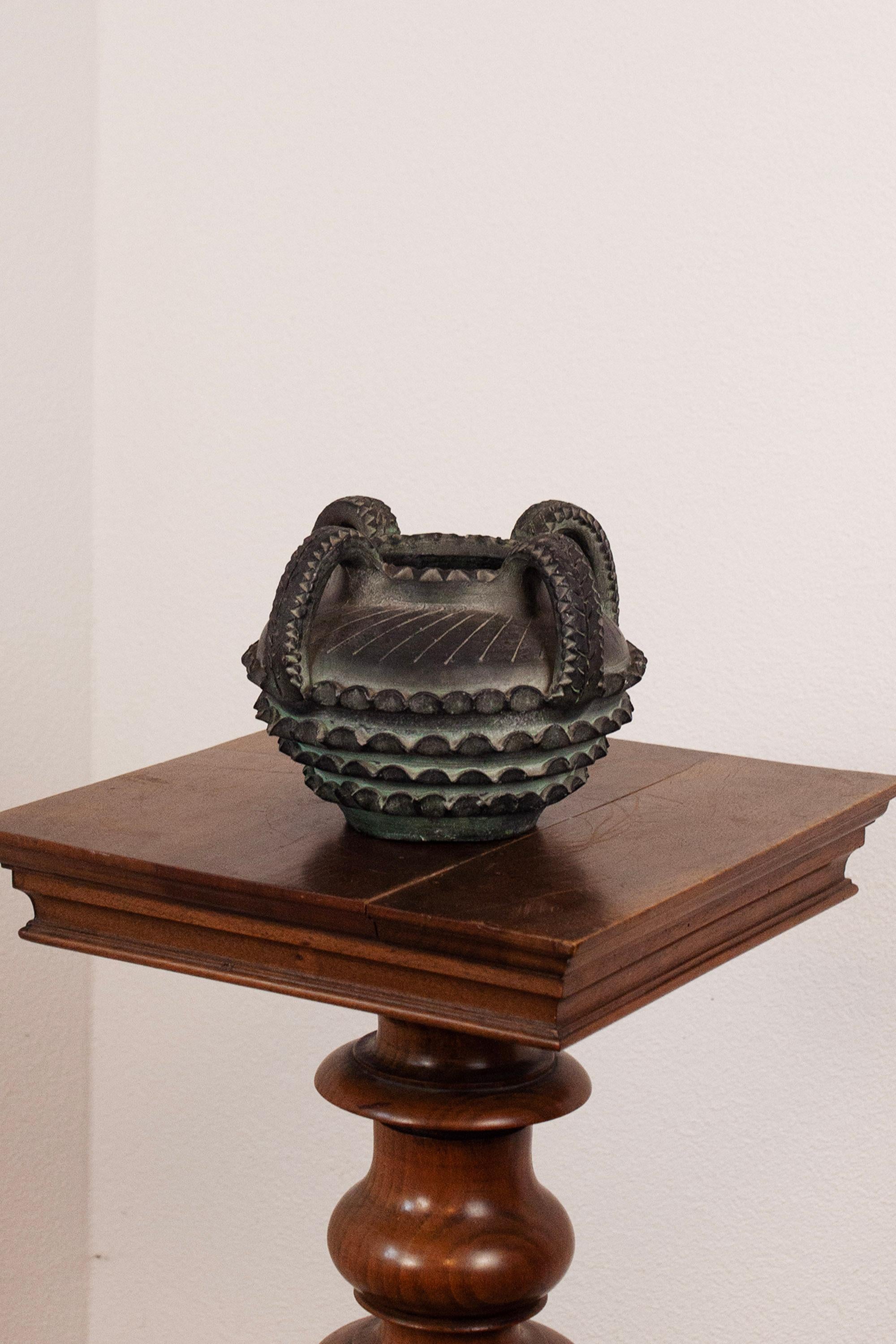 Colonial espagnol Ceramica Partenon 1950 Spanish Hand Made Black Ceramic Vesel Mid-Century en vente