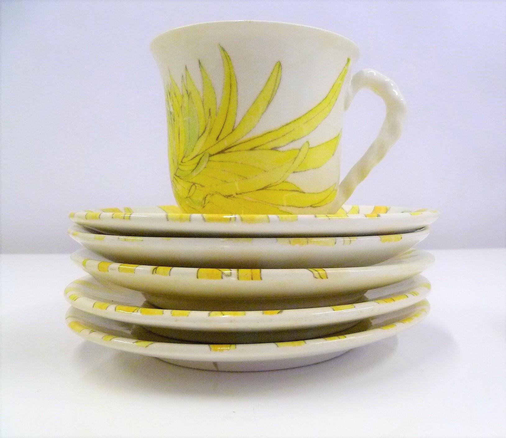 Ceramiche Ernestine, Salerno Italy Chrysanthemum Cups Saucers and Creamer, 1950s In Good Condition In Miami, FL