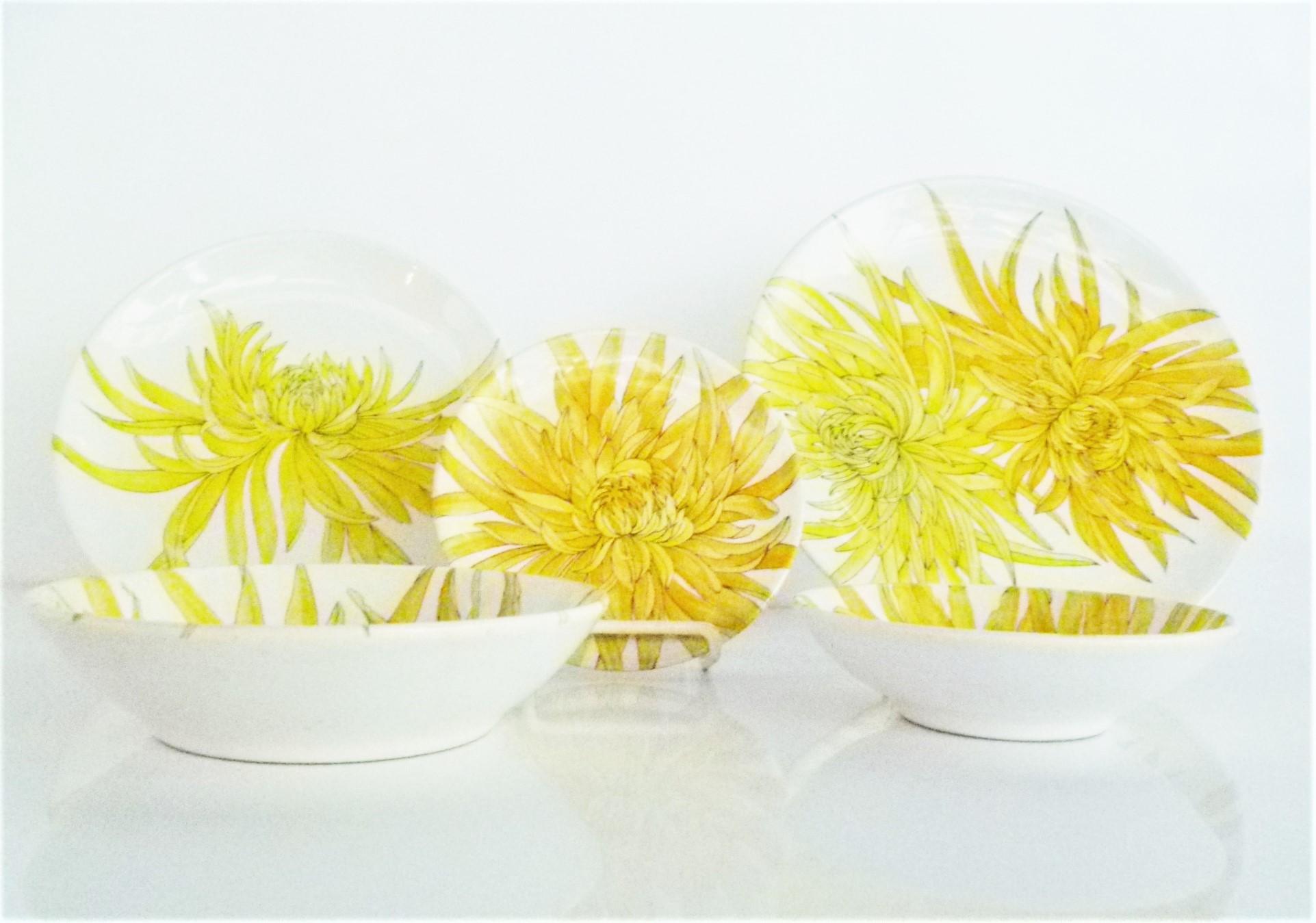 Mid-Century Modern Ceramiche Ernestine, Salerno, Italy Set Chrysanthemum Dinnerware 39 Pcs, 1950s