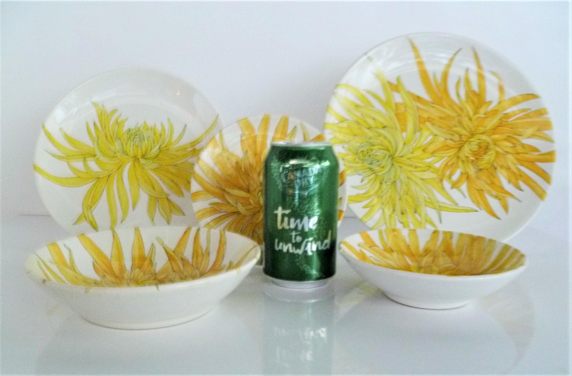 Italian Ceramiche Ernestine, Salerno, Italy Set Chrysanthemum Dinnerware 39 Pcs, 1950s