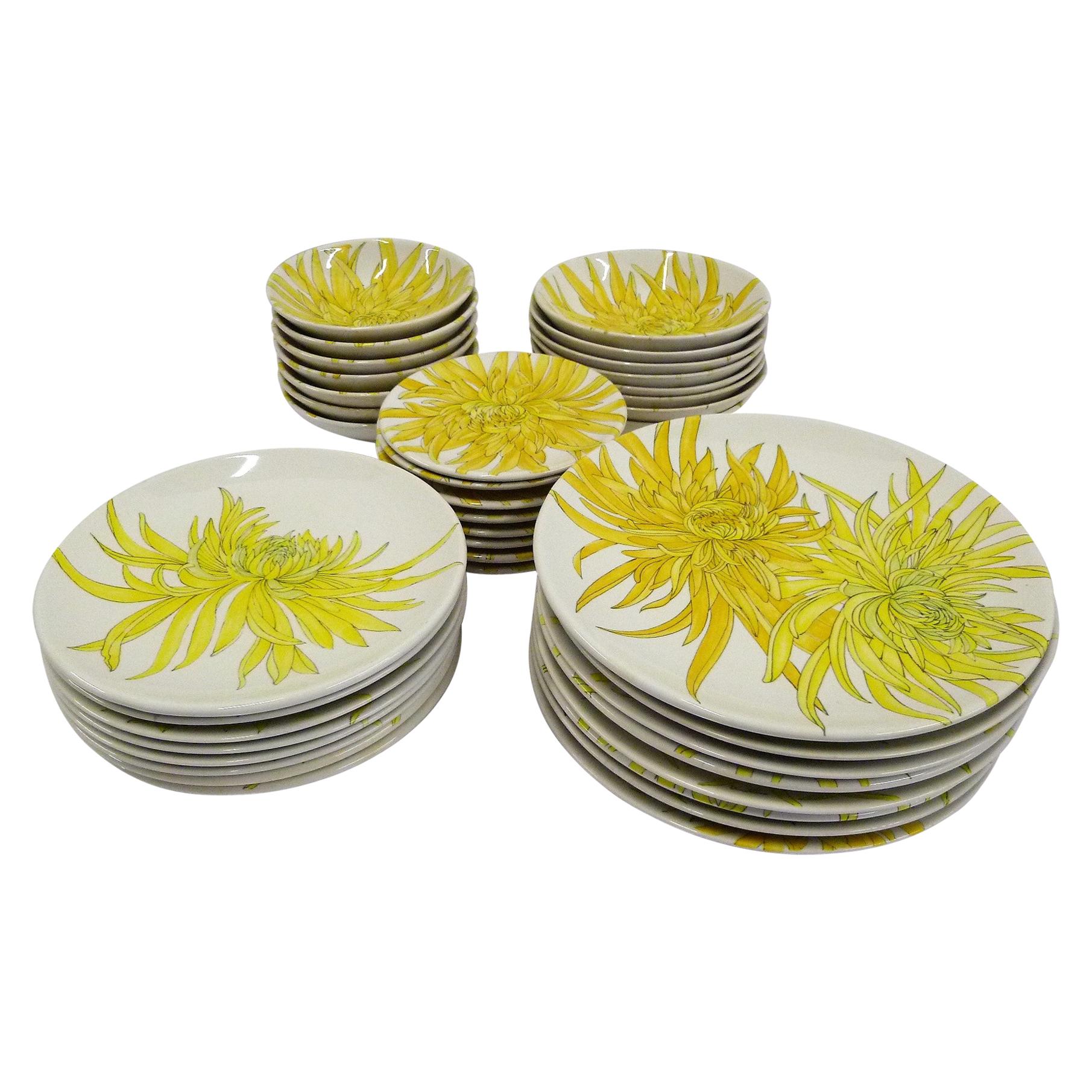 Ceramiche Ernestine, Salerno, Italy Set Chrysanthemum Dinnerware 39 Pcs, 1950s