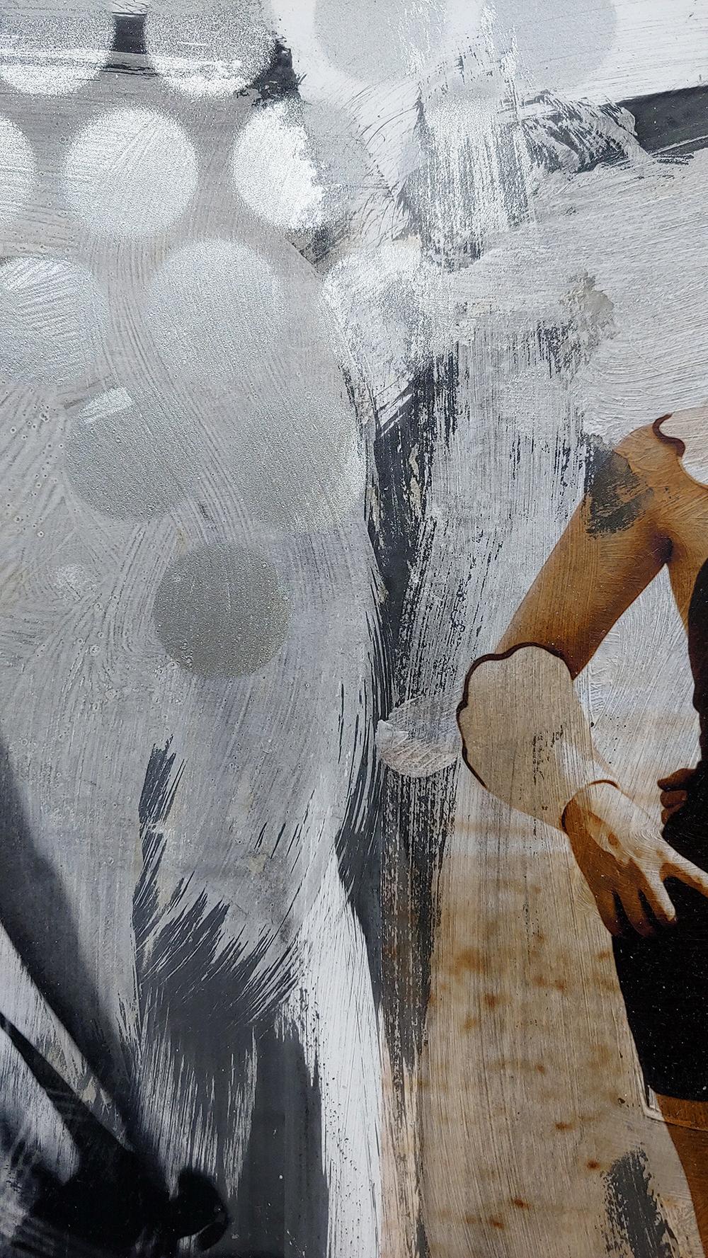 « VINTAGE BATHING BEAUties »  Peinture à l'huile, acrylique, peinture à l'huile en spray avec photographie en vente 4