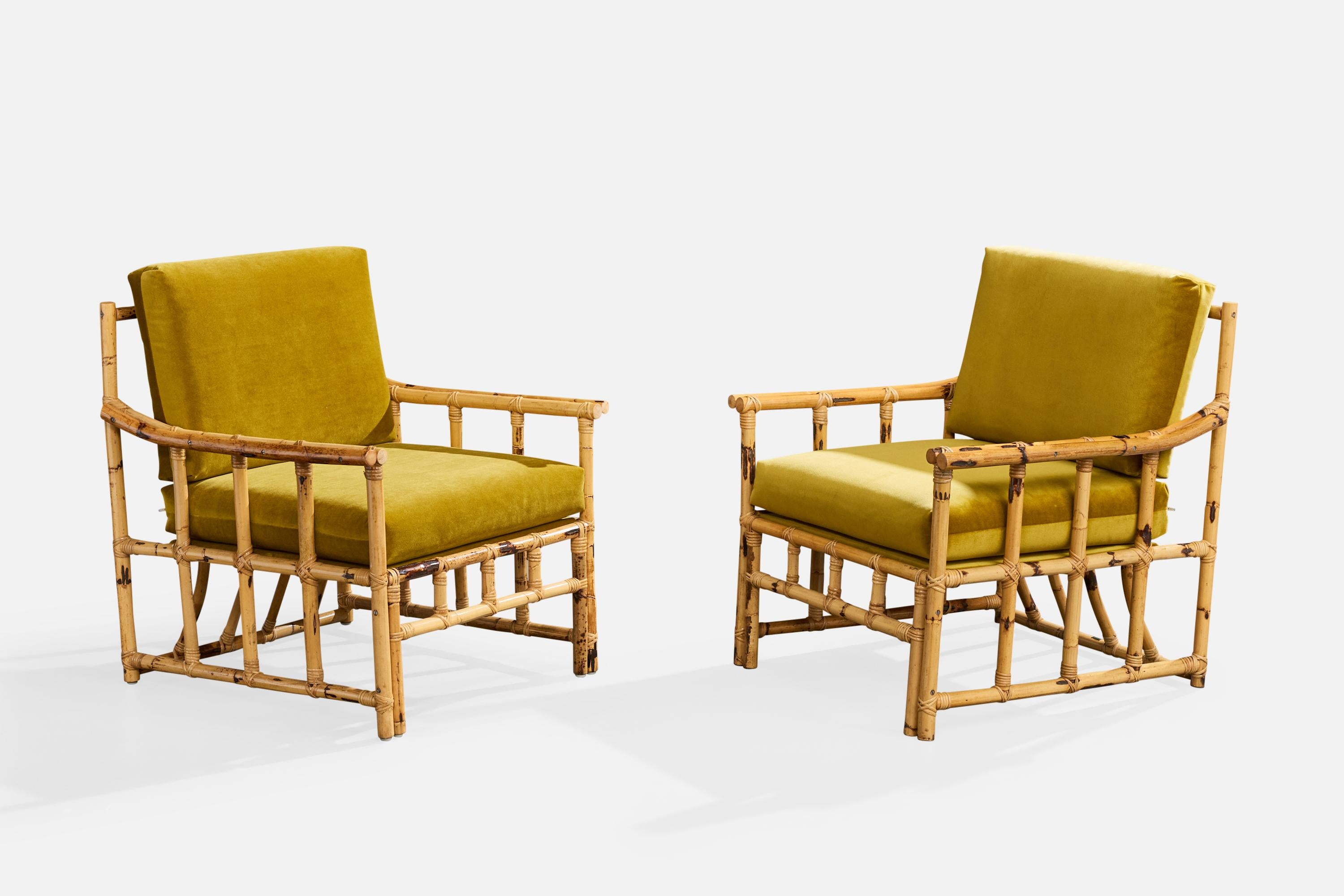 Coppia di sedie da salotto in bambù, rattan e velluto verde prodotte da Cerdá, Spagna, anni '50 circa.

I cuscini sono stati rivestiti di velluto nuovo di zecca.

Dimensioni complessive (pollici): 32.25 