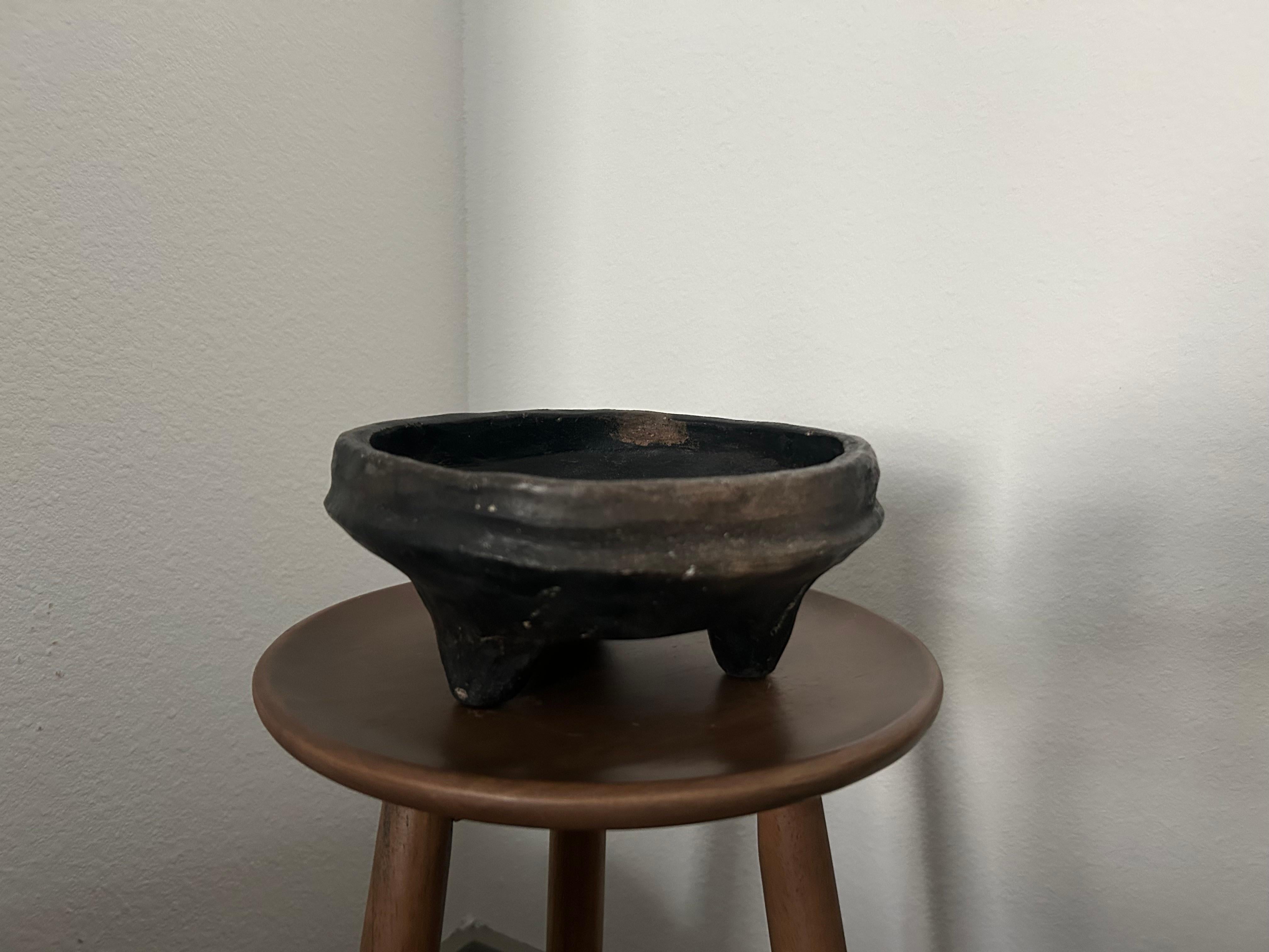 Patinato Vaso cerimoniale in ceramica patinata nera in vendita