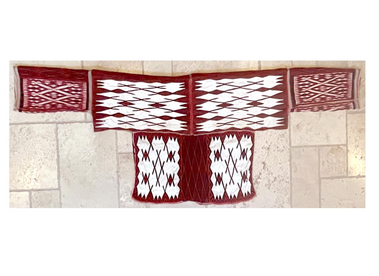 Tribal Art textile d'art cérémonial Cape du peuple haïwanais Miao en vente
