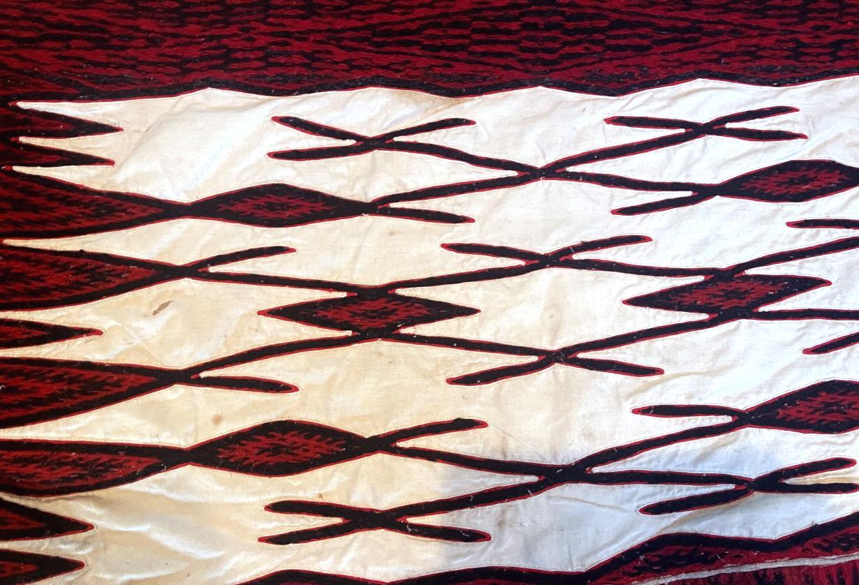 20ième siècle Art textile d'art cérémonial Cape du peuple haïwanais Miao en vente