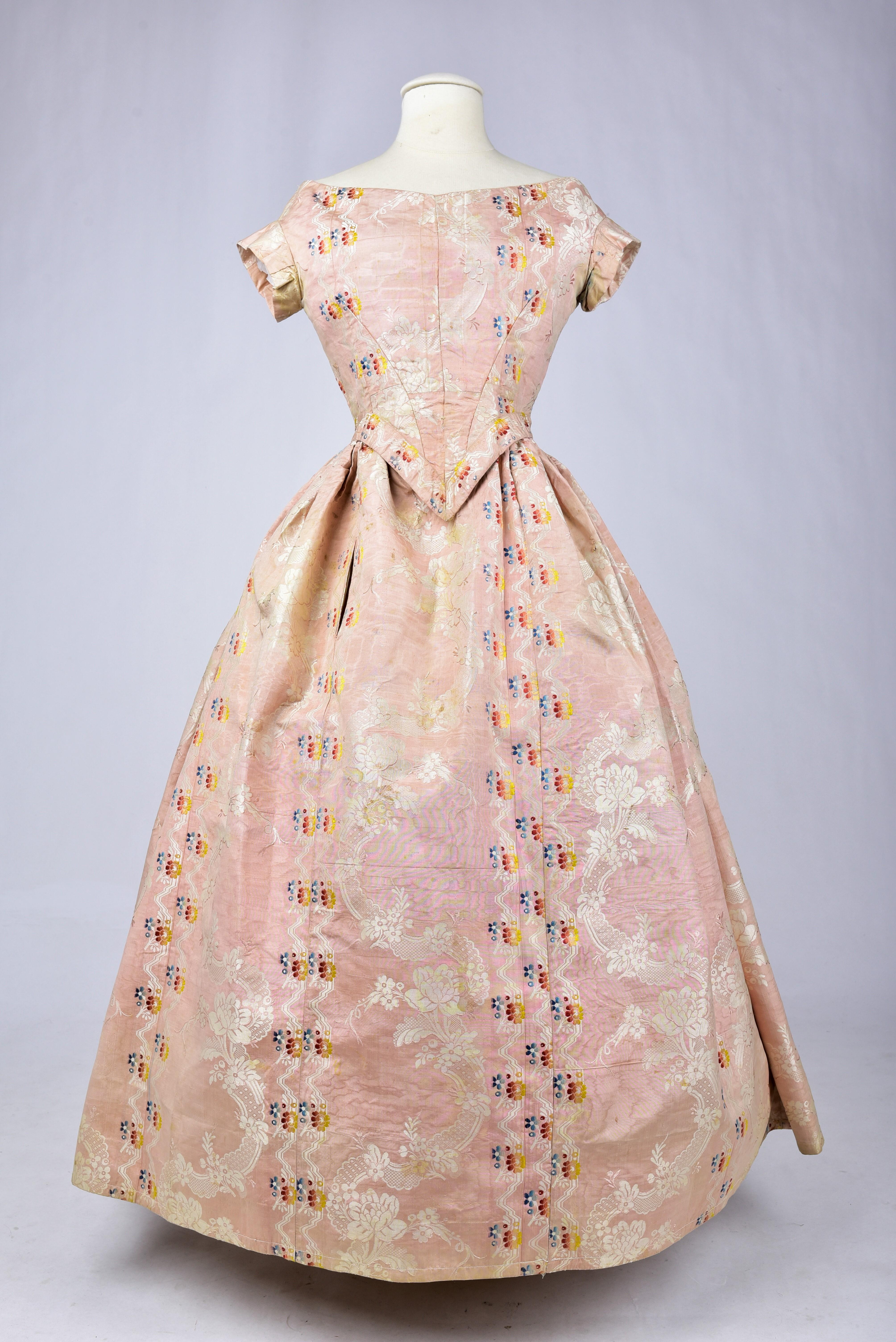 Ceremonial Crinoline Dress, Mantilla and Manilla Shawl - Spain Circa 1860 5