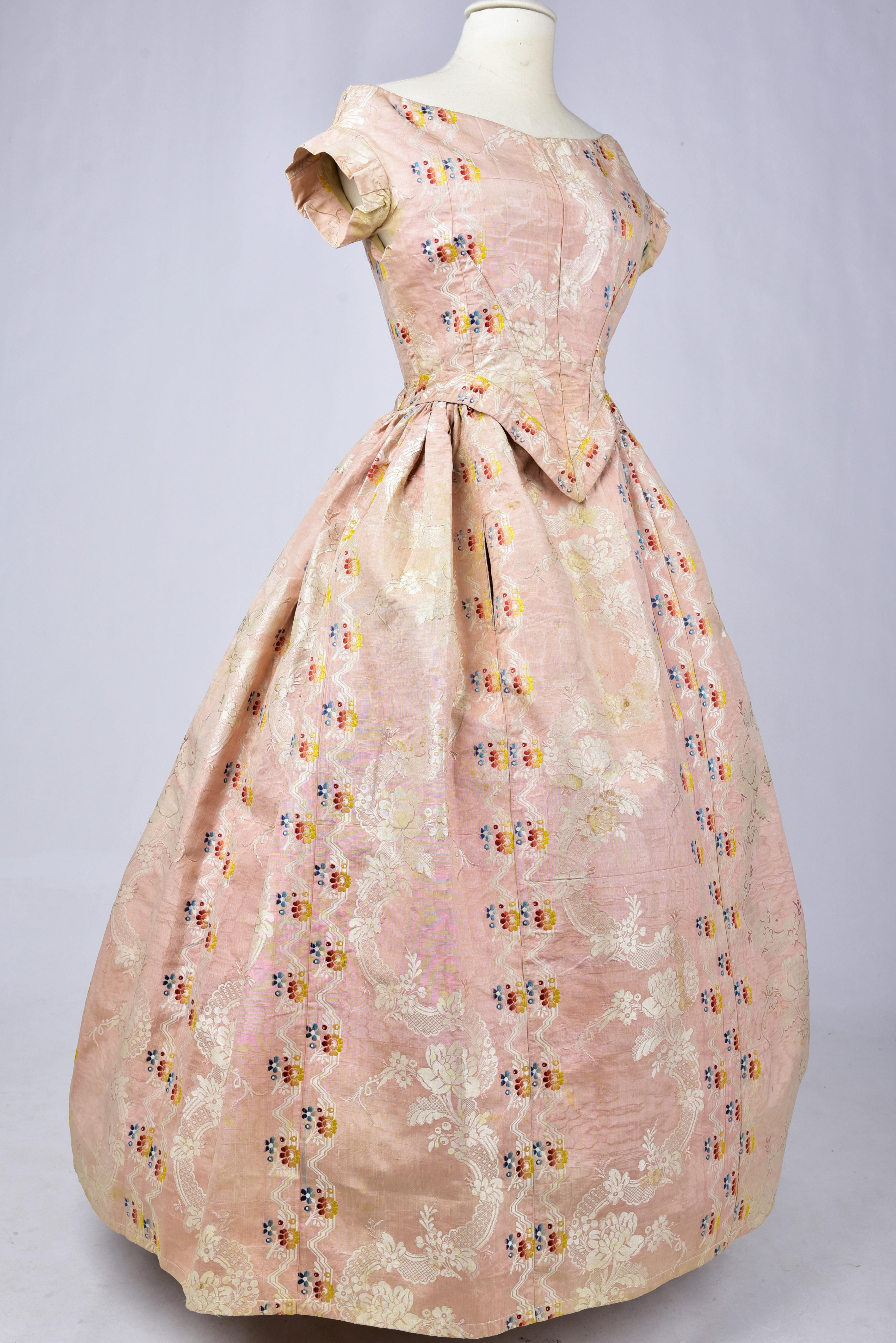 Ceremonial Crinoline Dress, Mantilla and Manilla Shawl - Spain Circa 1860 8