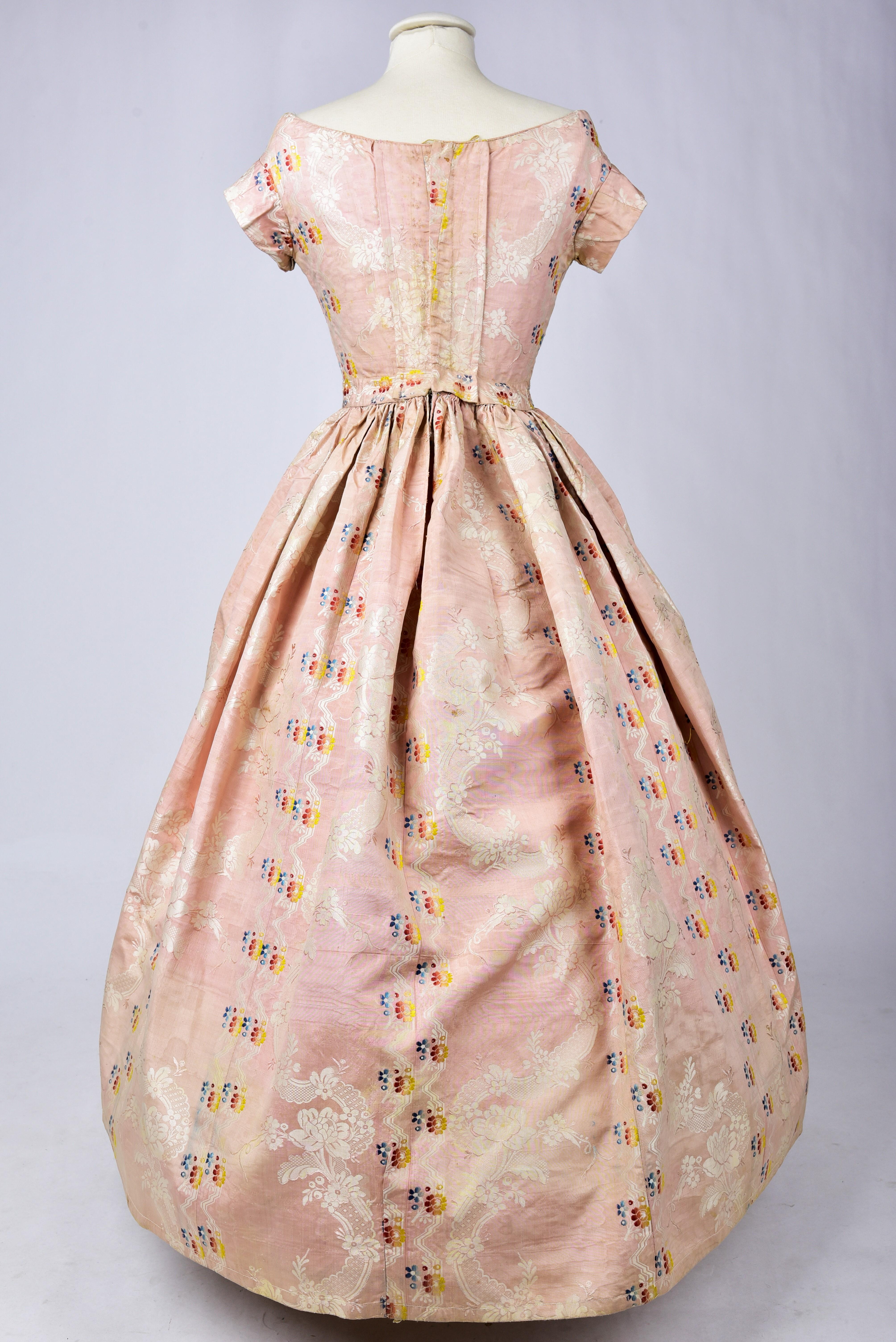 Ceremonial Crinoline Dress, Mantilla and Manilla Shawl - Spain Circa 1860 11