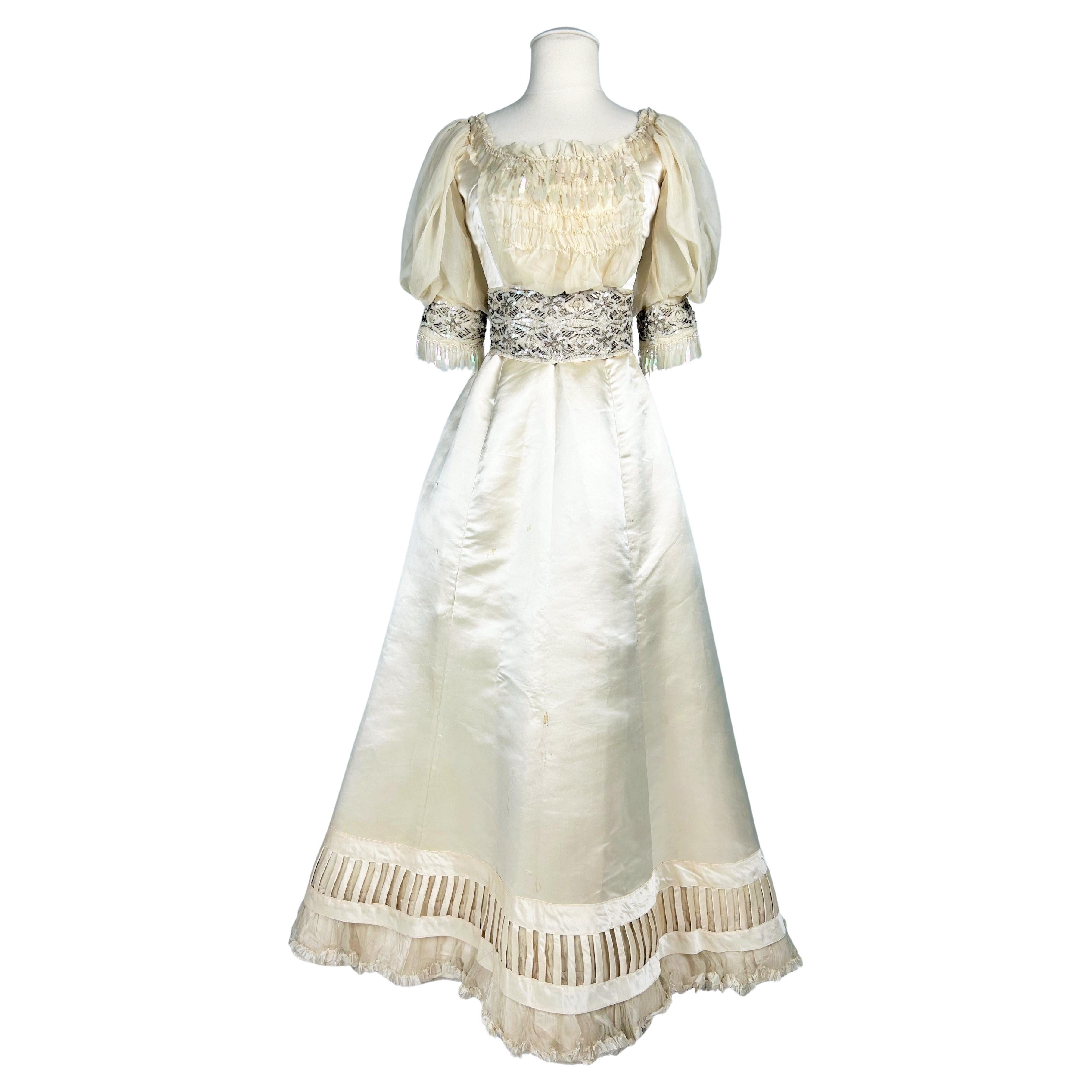 Ceremonial dress in champagne satin Edwardian period - England Circa 1900 For Sale
