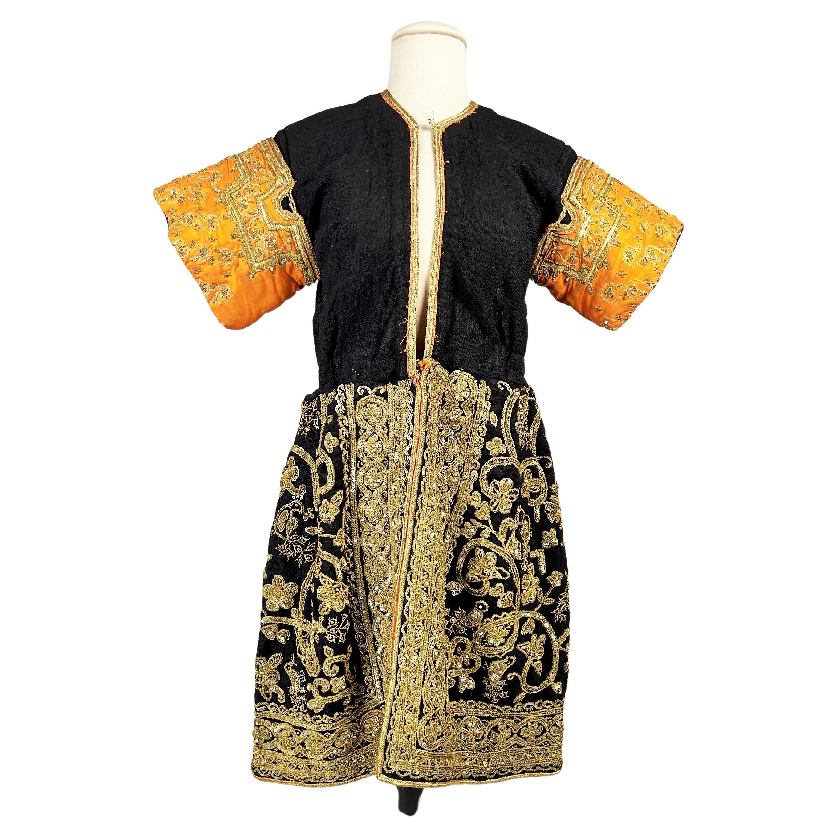 Robe de cérémonie en laine brodée d'or - Tunisie, Hammamet, vers 1950 en vente