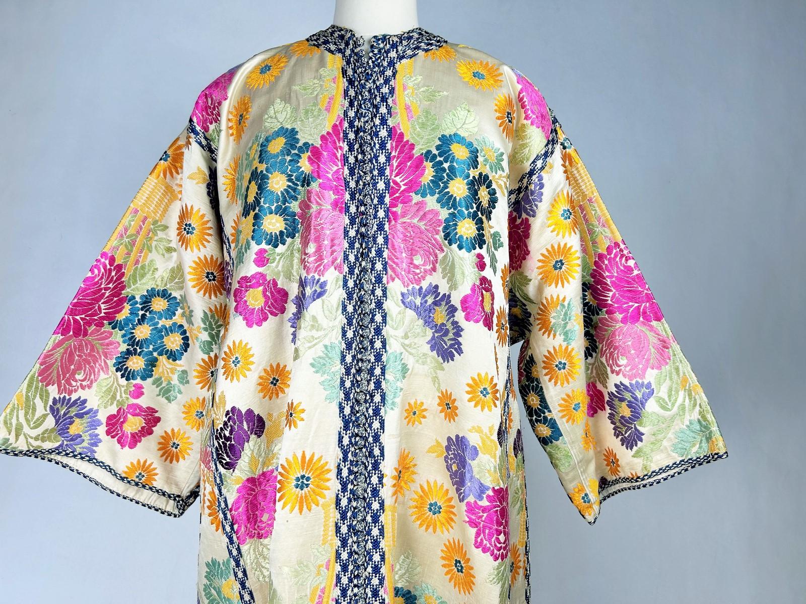 Ceremonial Kaftan In Silk brocaded Lampas From Fez - Morocco Circa 1900-1930 For Sale 7