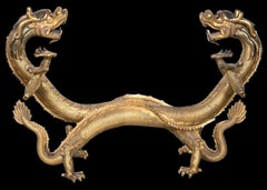 Ceremonial stand from the Qianlong period (1736-1795) in the shape of a dragon