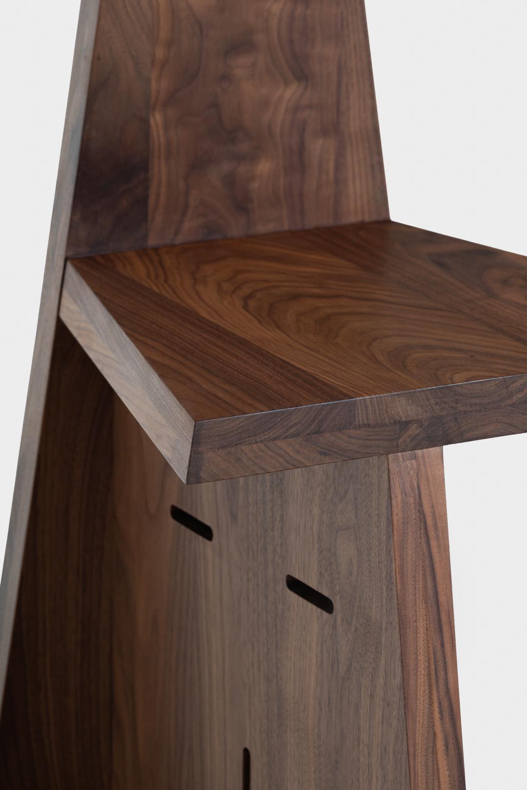 Ceremony Seat Stuhl aus Walnussholz und deutschem Lederkorsett von Jirah im Angebot 6