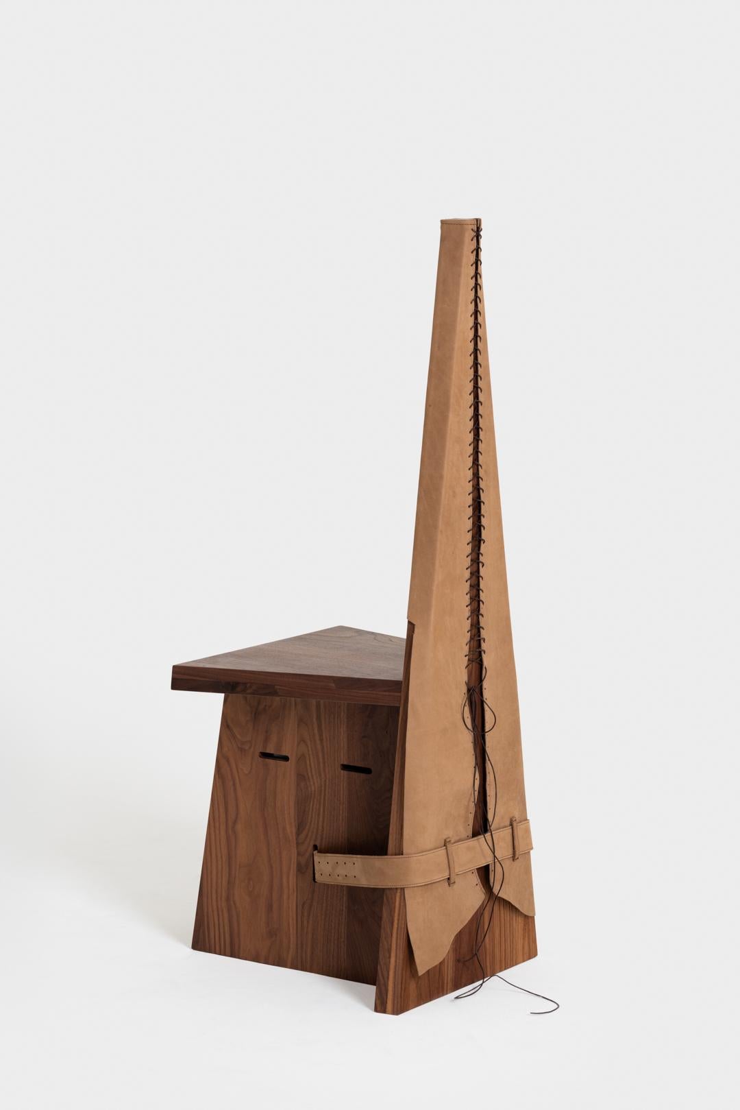 Ceremony Seat Stuhl aus Walnussholz und deutschem Lederkorsett von Jirah im Angebot 3