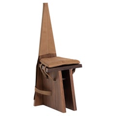 Sedia Ceremony Seat in legno di noce e corsetto in pelle tedesca di Jirah