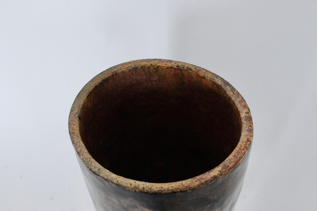 Cereste Figurative glasierte irdene Ton Oblong Kunst Töpferei Vase im Angebot 5