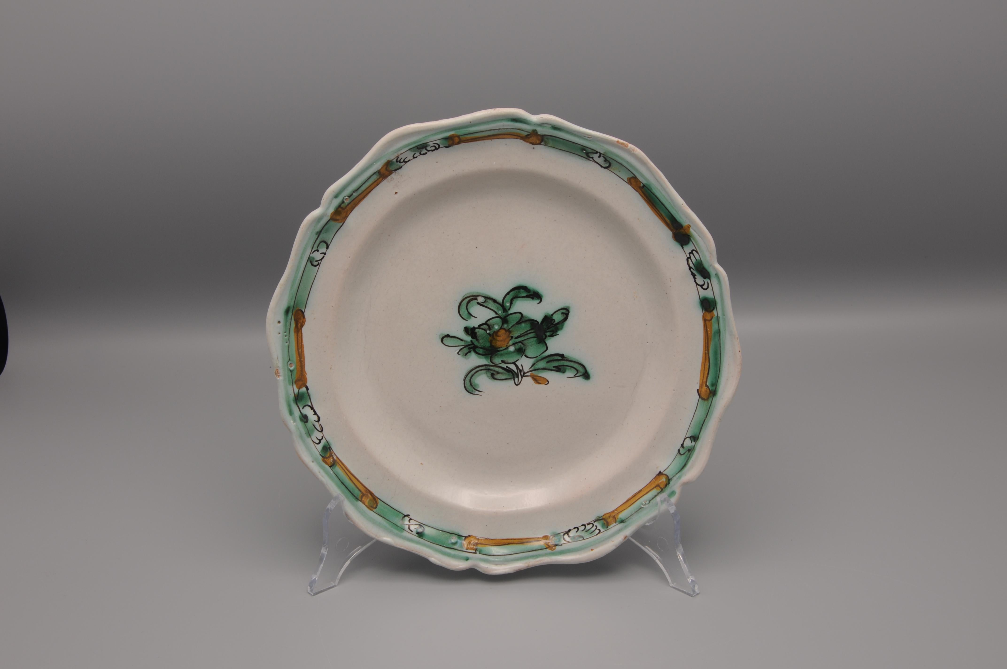 Chinoiserie Ceretto Sannita  - maiolica plate 18th century For Sale