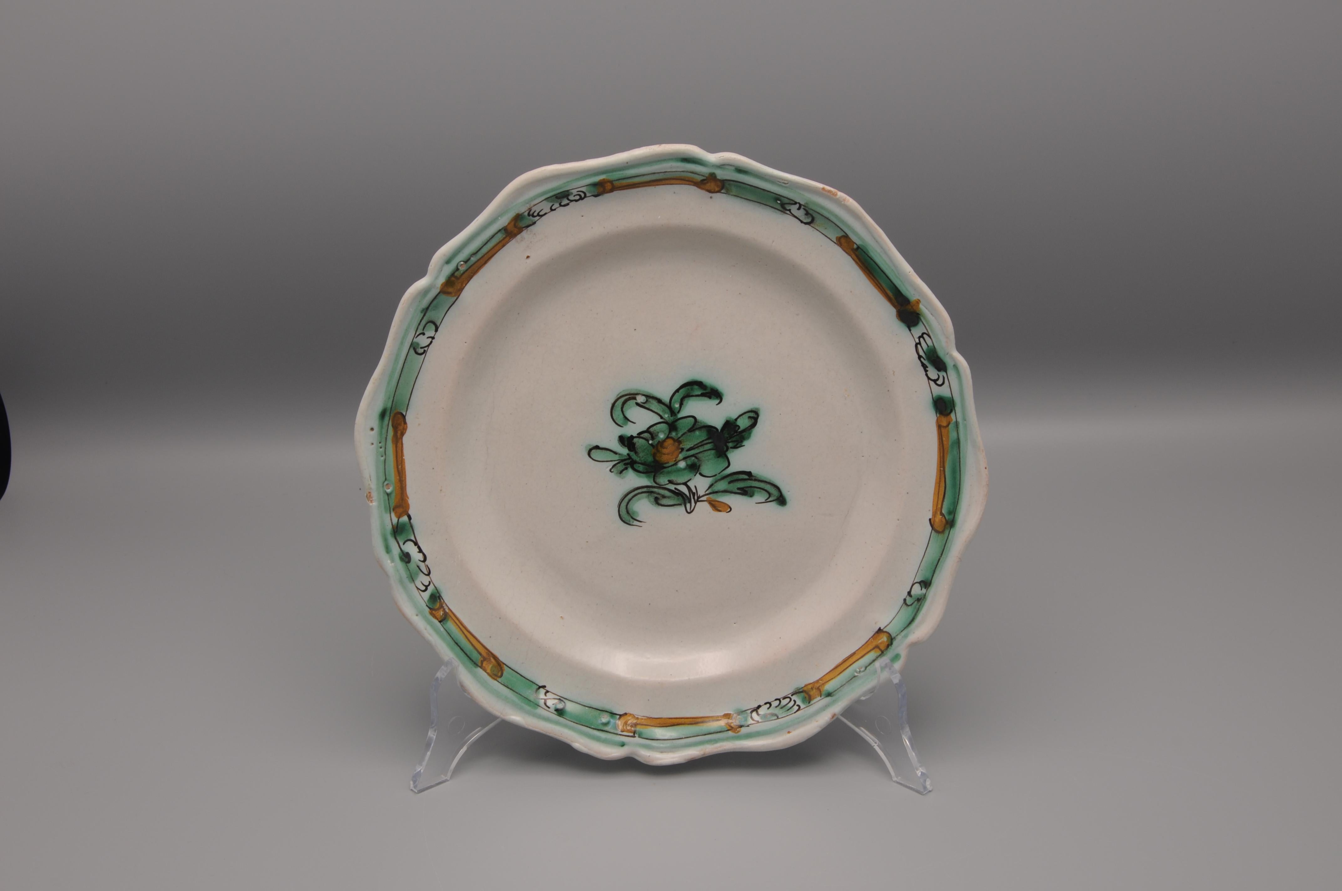 Glazed Ceretto Sannita  - maiolica plate 18th century For Sale