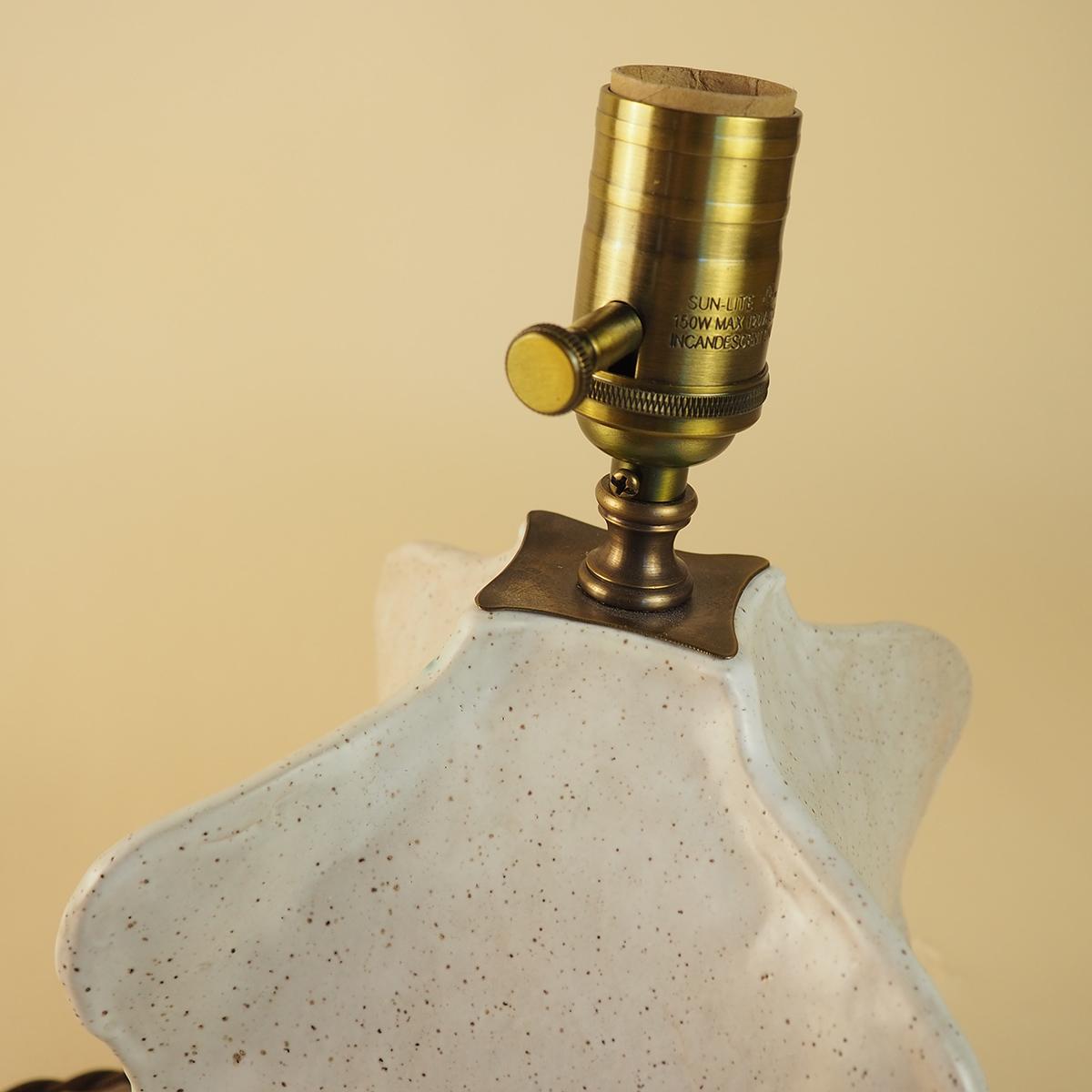 Brutalismo Lampada Cereus di Nanis Goods Lampada contemporanea in ceramica a forma di cactus in vendita