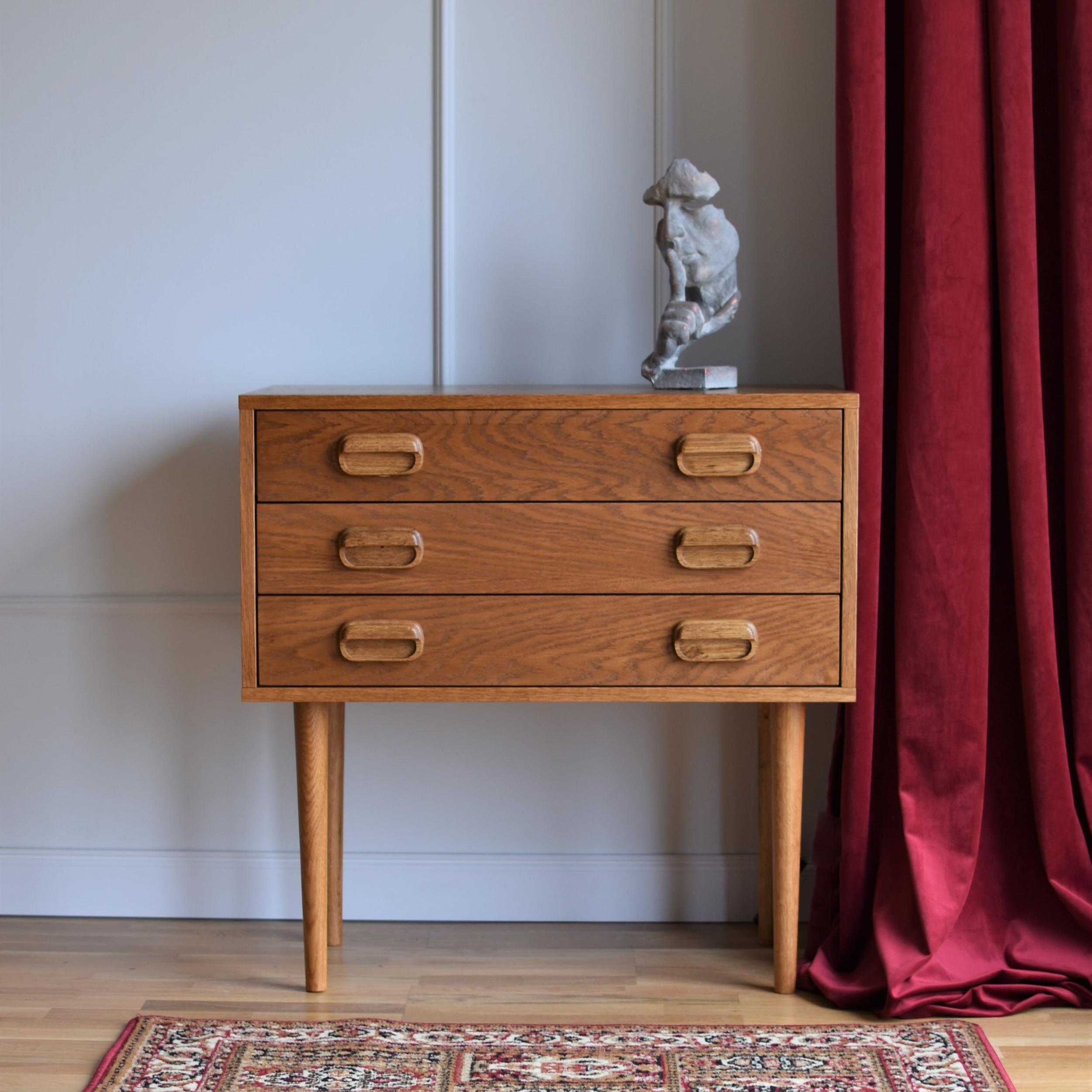 Cern Chest of Drawers by Pastform
Dimensions: D 40 x W 80 x H 80 cm.
Materials: Stained and varnished wood.

Available in different wood color finishes: Whiskey, Rum, BPA, Nobel, Brandy, Schwarz, and Natura. Please contact us.

Rooted in a good