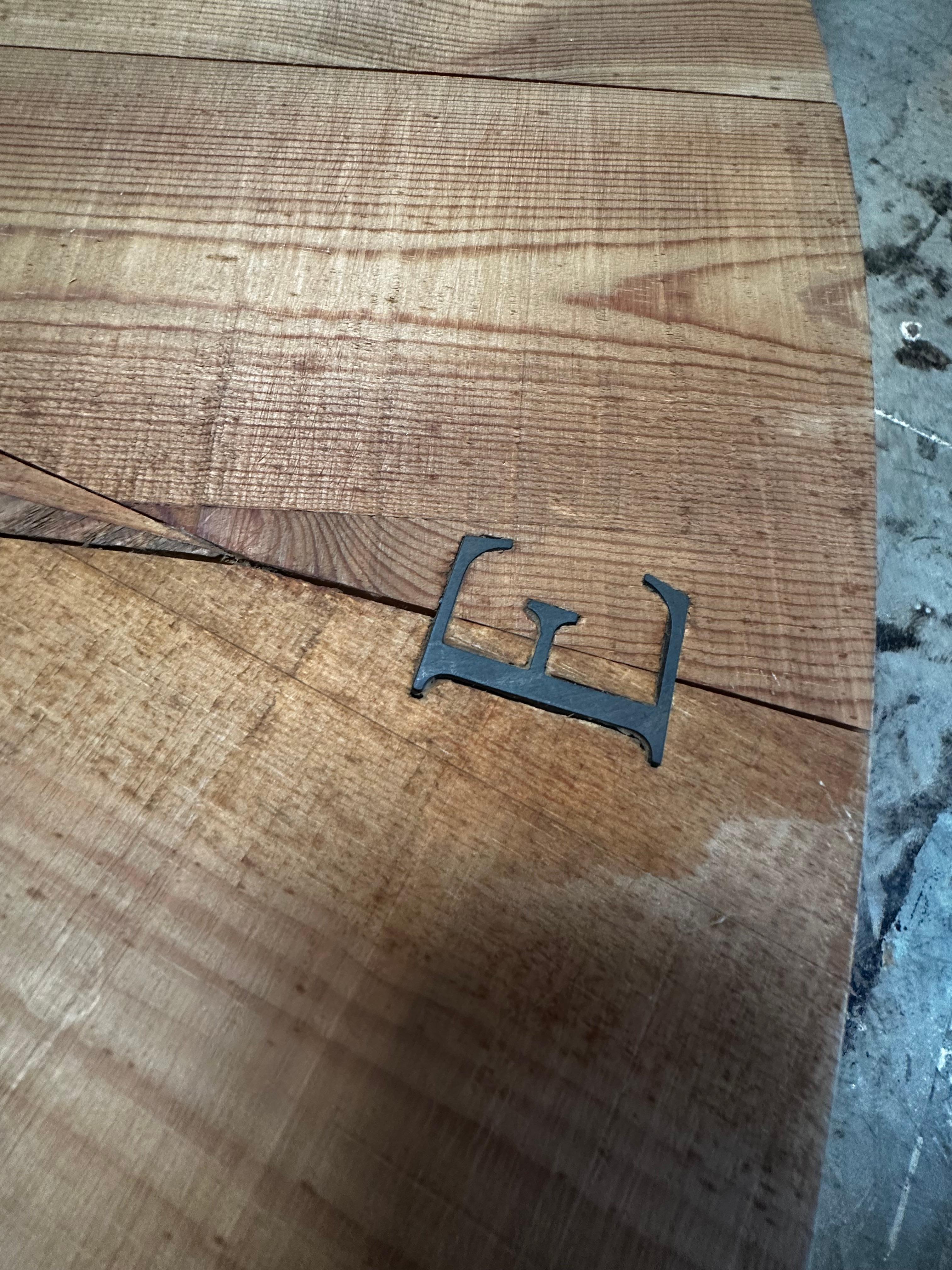 Tavolo rotondo grande in legno di pino di Mario Ceroli Rosa Dei Venti di Poltronova, anni '70 3