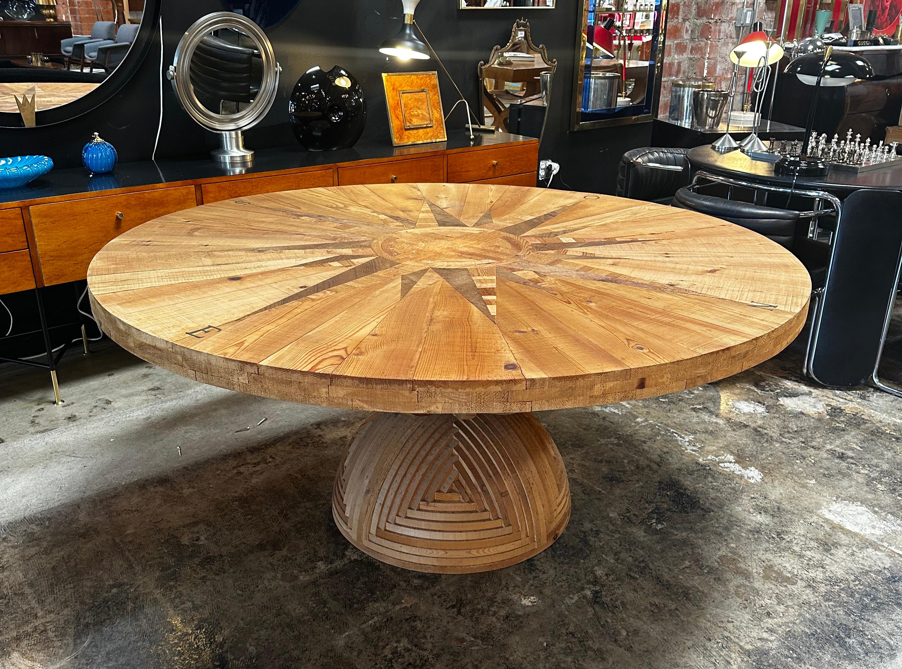 Tavolo rotondo grande in legno di pino di Mario Ceroli Rosa Dei Venti di Poltronova, anni '70 In condizioni buone a Los Angeles, CA