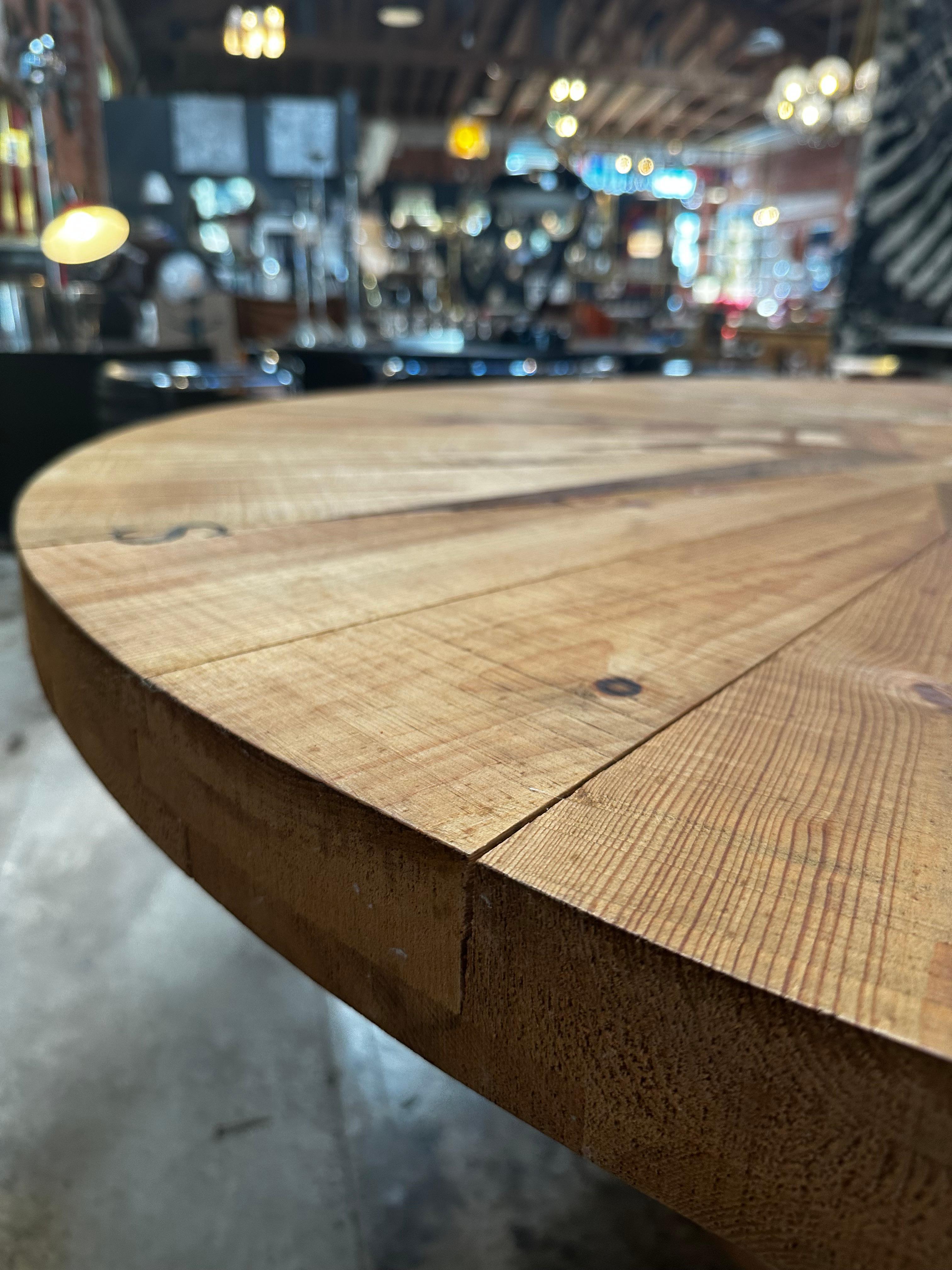 Tavolo rotondo grande in legno di pino di Mario Ceroli Rosa Dei Venti di Poltronova, anni '70 2