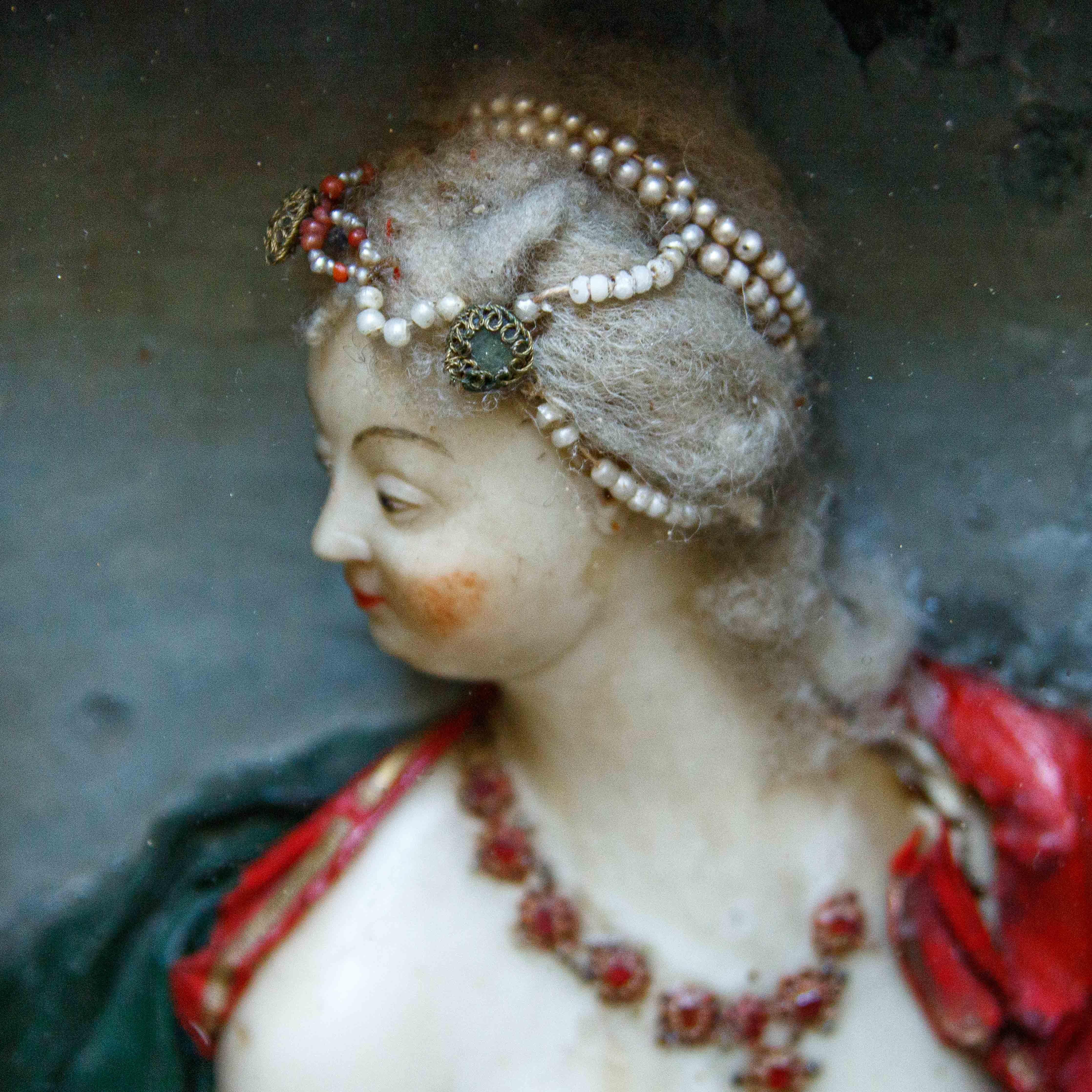 Ceroplástico alemán del siglo XVII

Busto de caballero

Cera, 36x32,5 cm

El uso de hacer figuras de cera era muy común, desde la antigüedad, entre los griegos y los romanos, y, en la medida en que tenemos menos pruebas, también entre los egipcios y