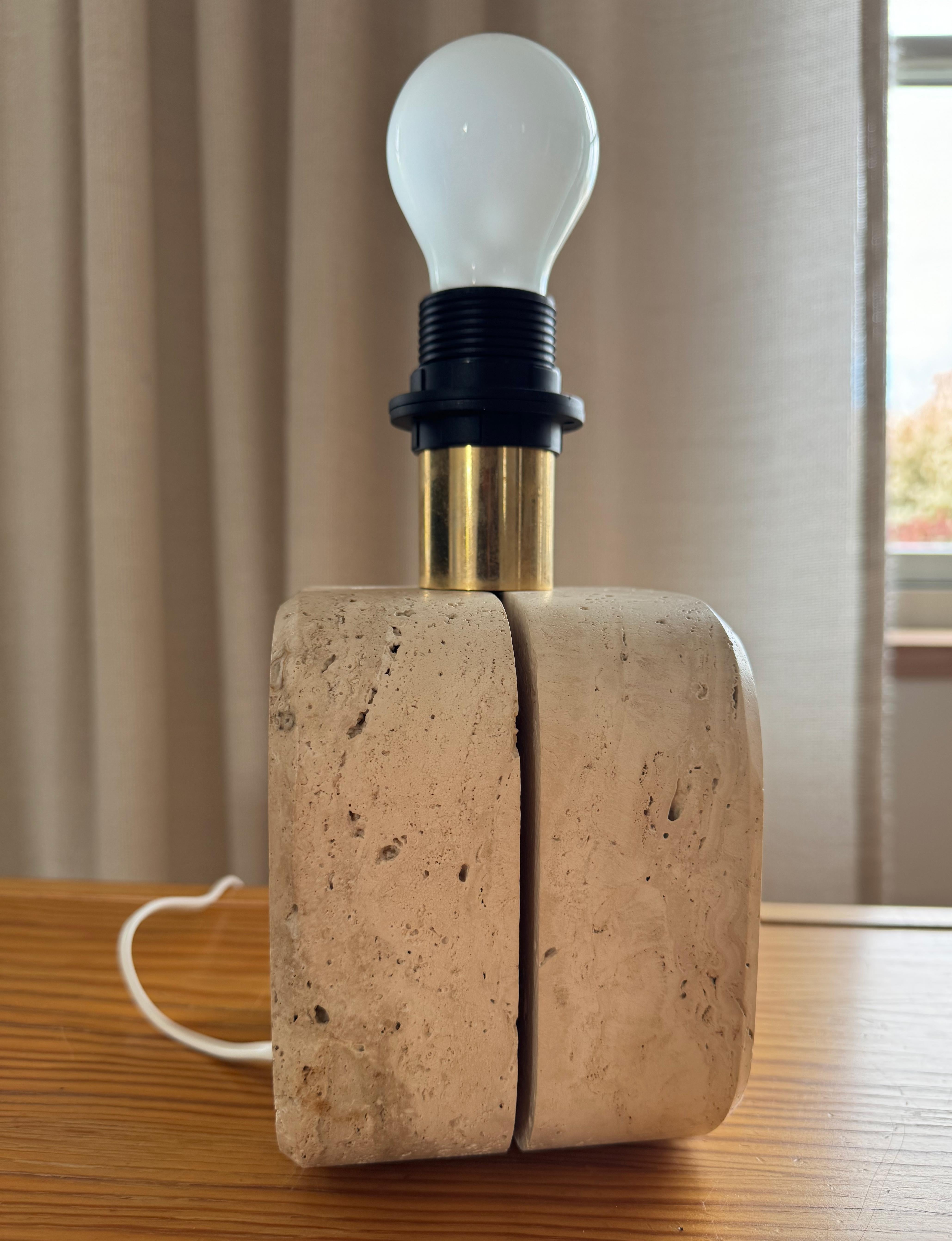 Brutalist Cerri Nestore Table Lamp in Travertine, 1970s. Made in Italy. For Sale