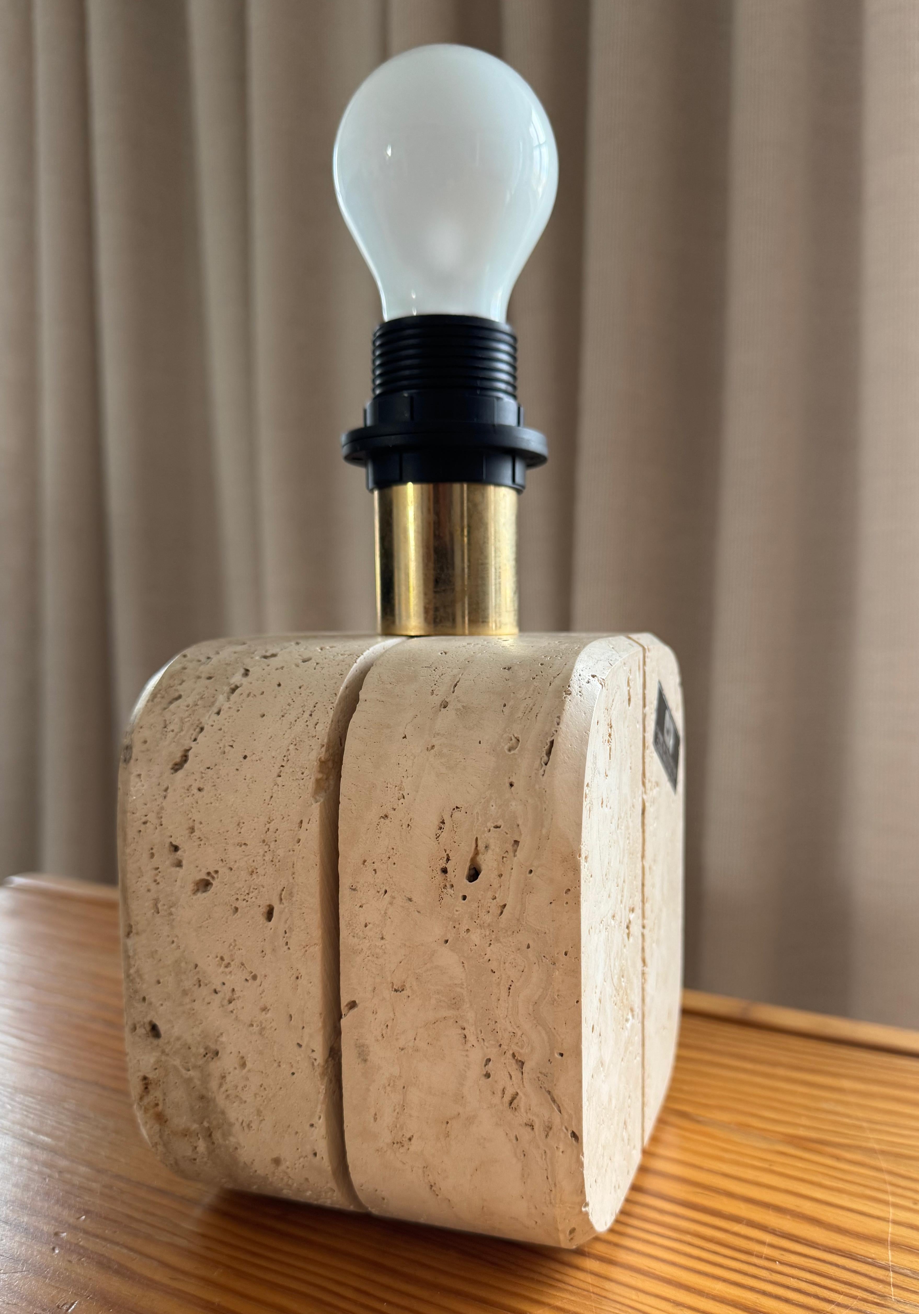 Italian Cerri Nestore Table Lamp in Travertine, 1970s. Made in Italy. For Sale