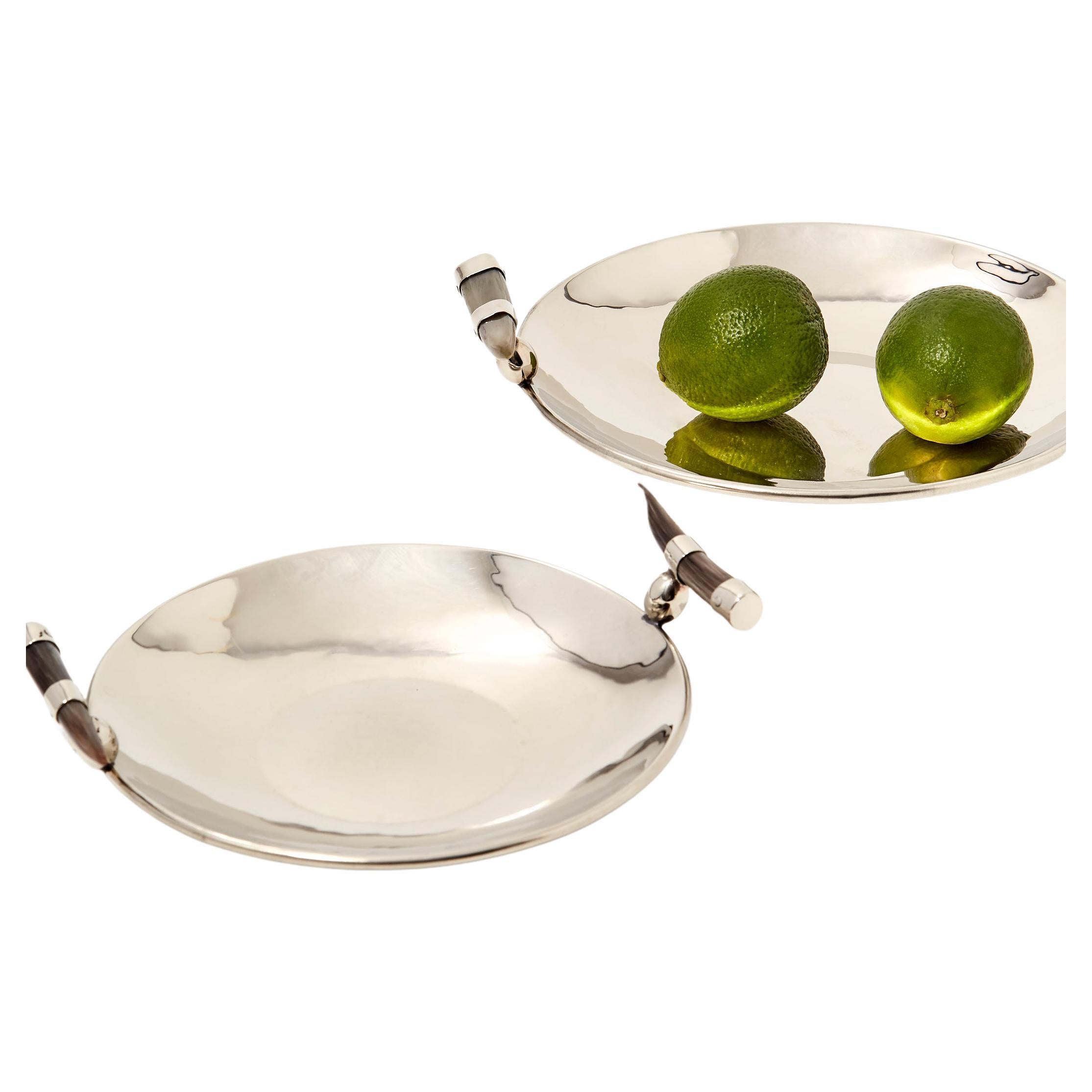 Cerro Set Round Medium and Large Tray, Horn & Alpaca Silver For Sale