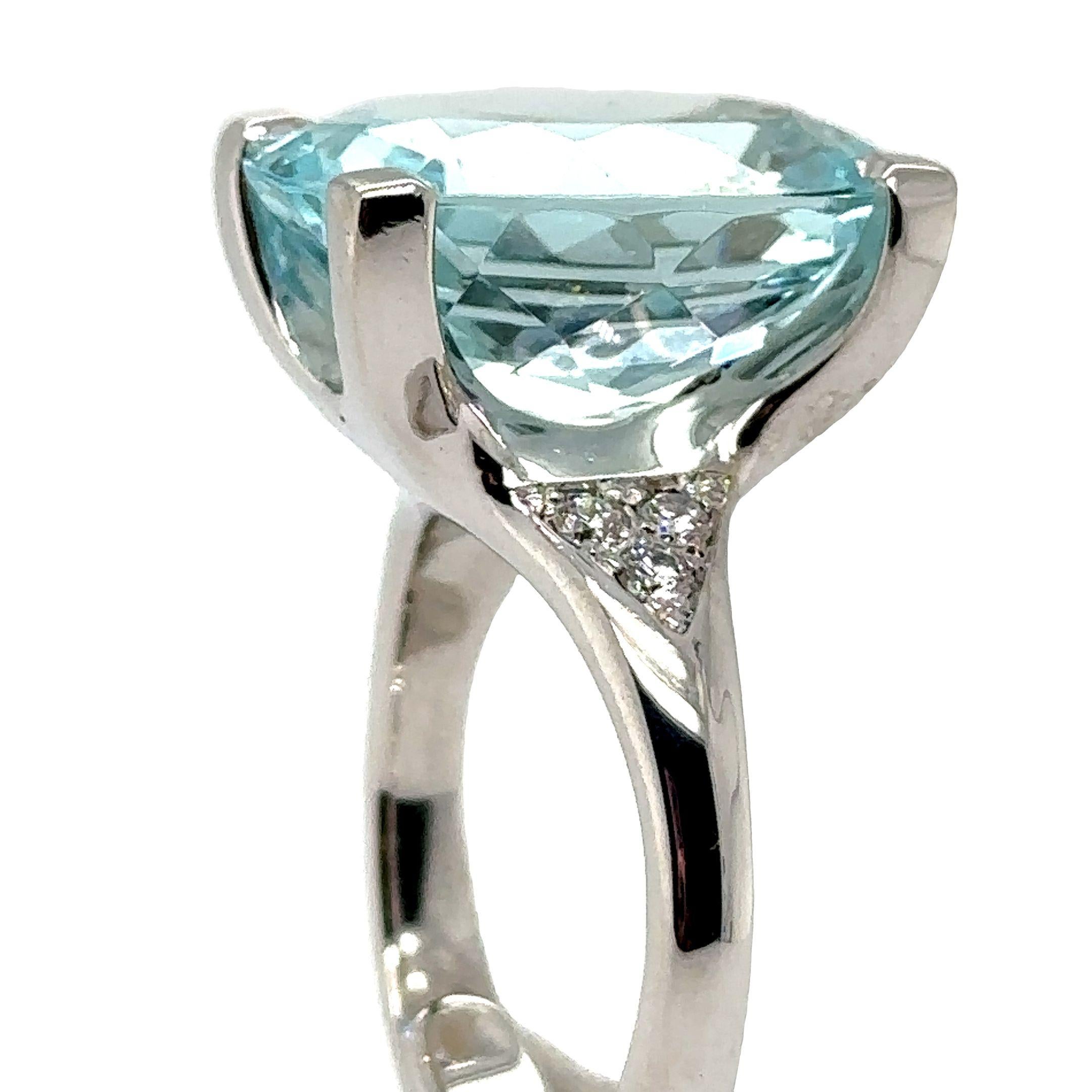 Anillo Cerrone Oval Aguamarina y Diamante 11,12ct Corte brillante