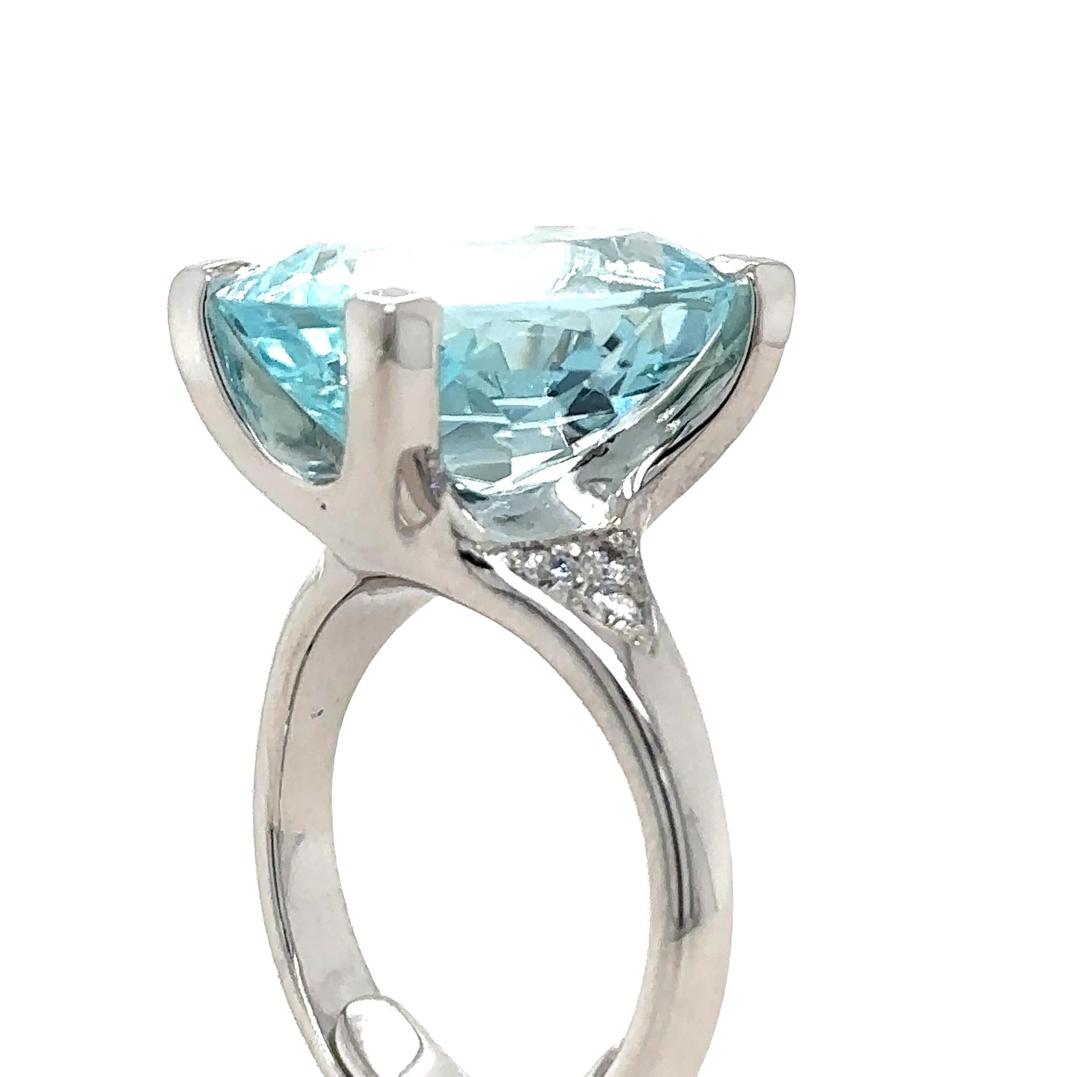 Cerrone Aquamarine & Diamond Oval Ring 11.12ct In Excellent Condition For Sale In SYDNEY, NSW