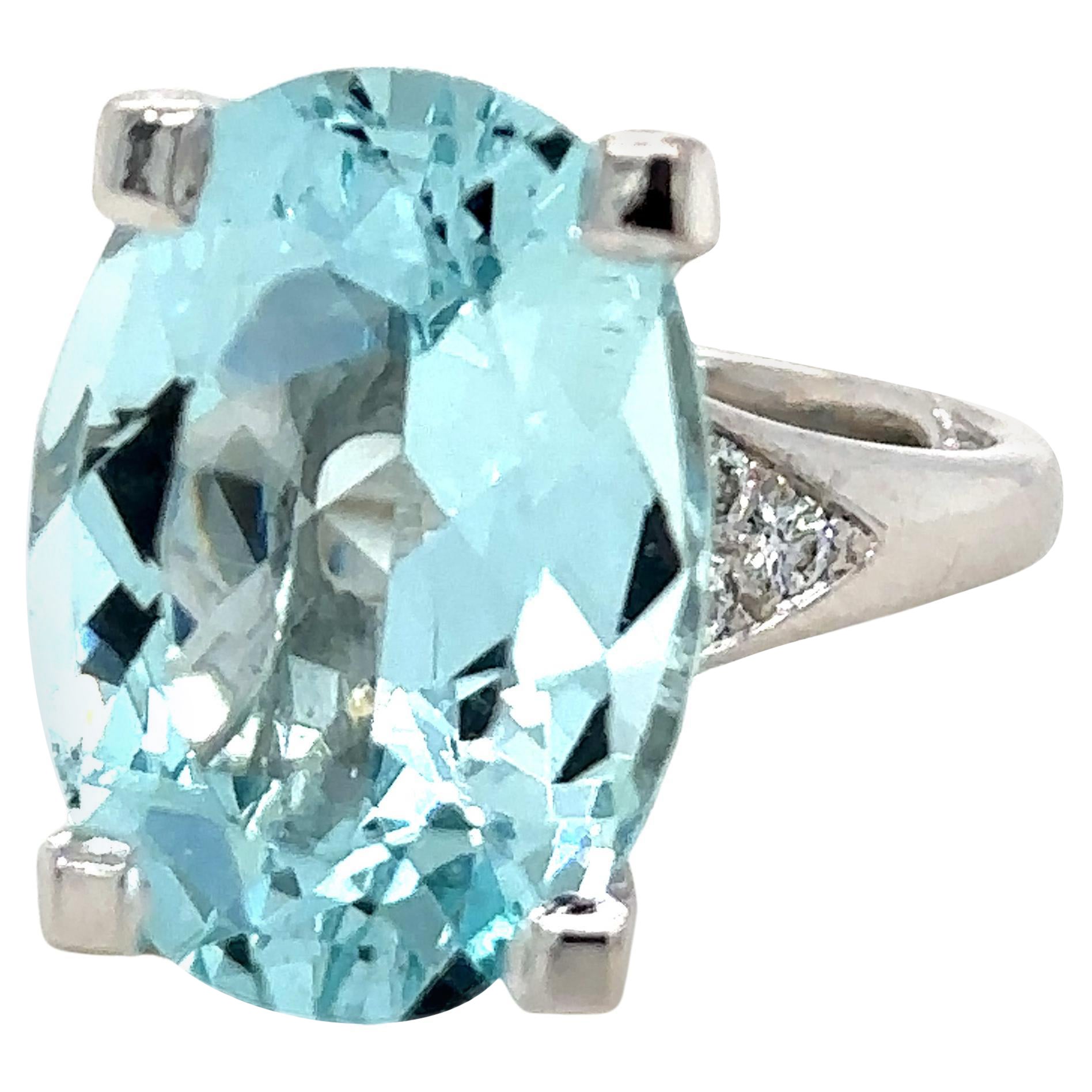 Ovaler Ring mit Cerrone Aquamarin und Diamant 11,12 Karat im Angebot