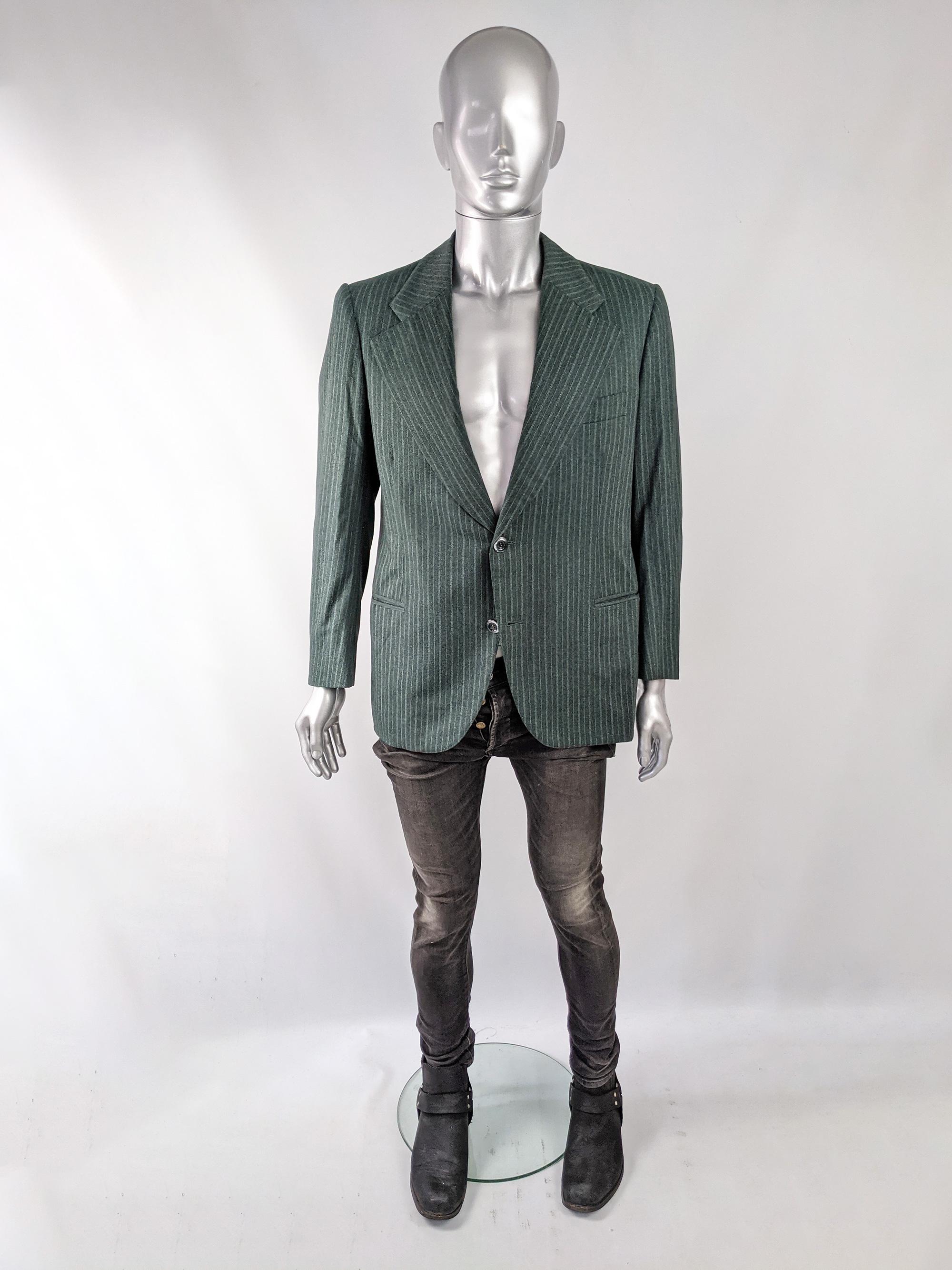 A stylish vintage mens blazer from the 70s by luxury Italian fashion house, Cerruti 1881. In a green wool fabric with a pinstripe throughout. It has wide notched lapels and a ventless back. 

Size: Unlabelled; measures roughly like a modern mens