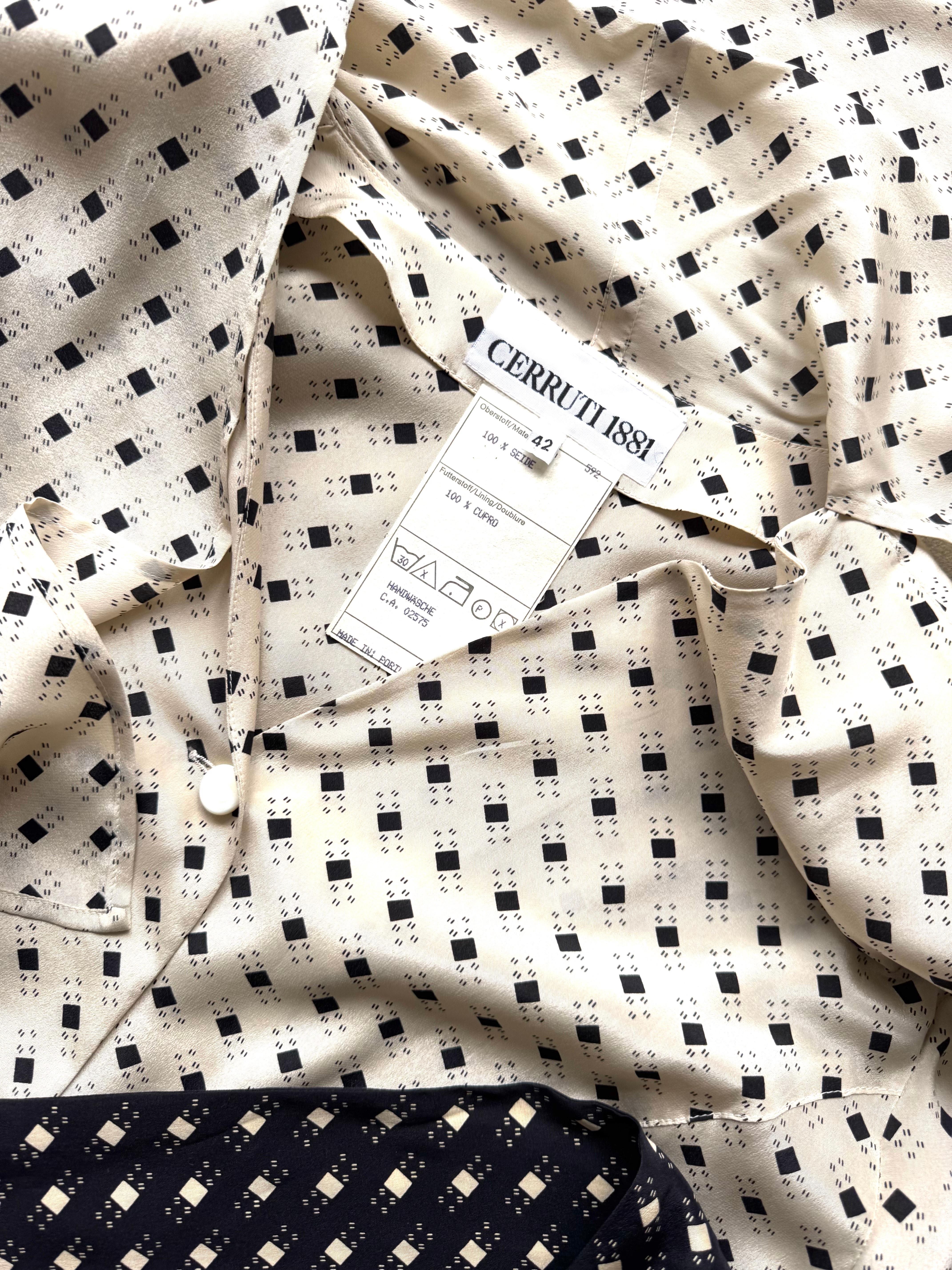 Cerruti 1881 Blusa de seda vintage de los años 80 con fajín o pañuelo de flecos a juego en venta 8