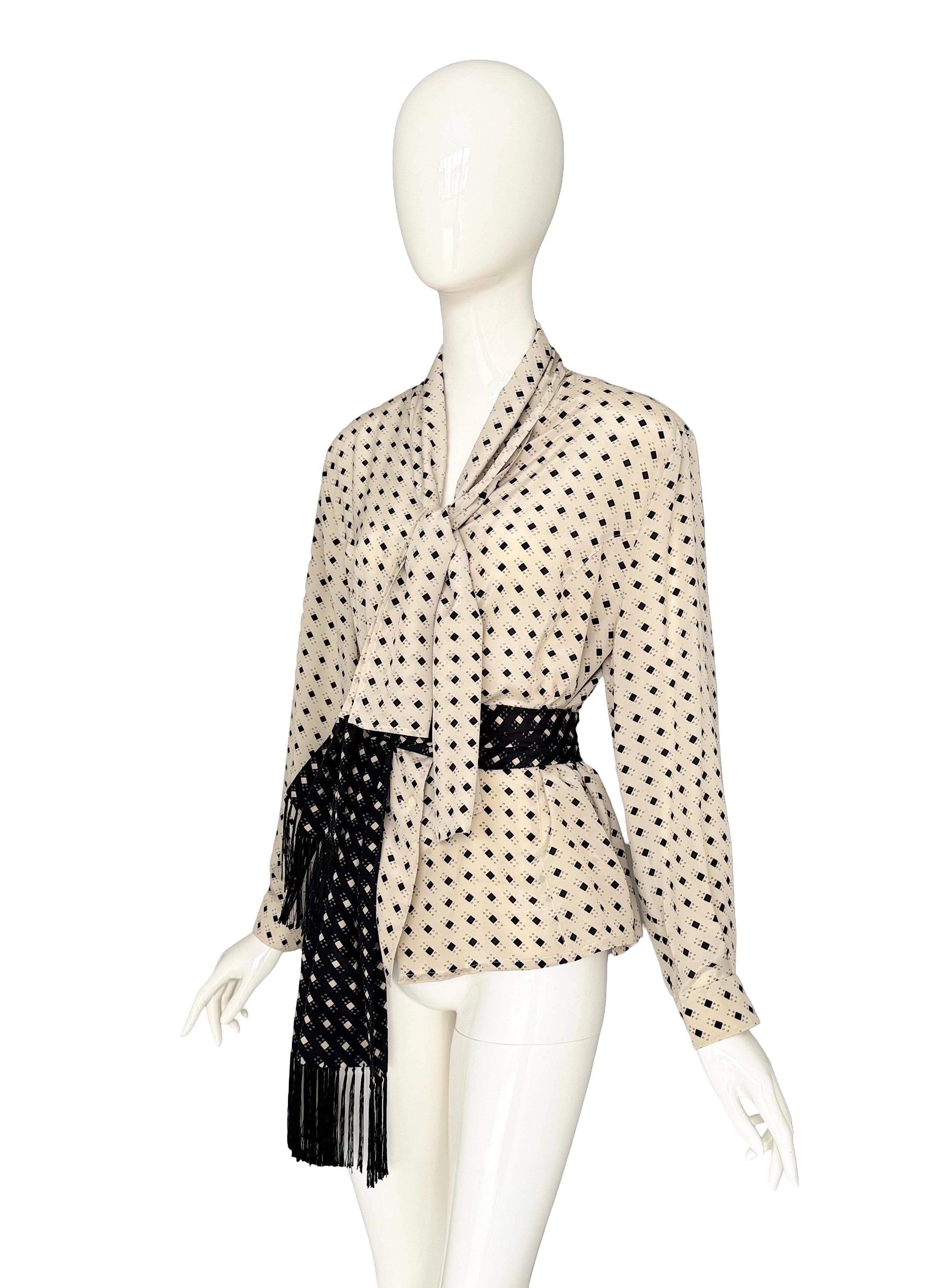 De las mujeres Cerruti 1881 Blusa de seda vintage de los años 80 con fajín o pañuelo de flecos a juego en venta