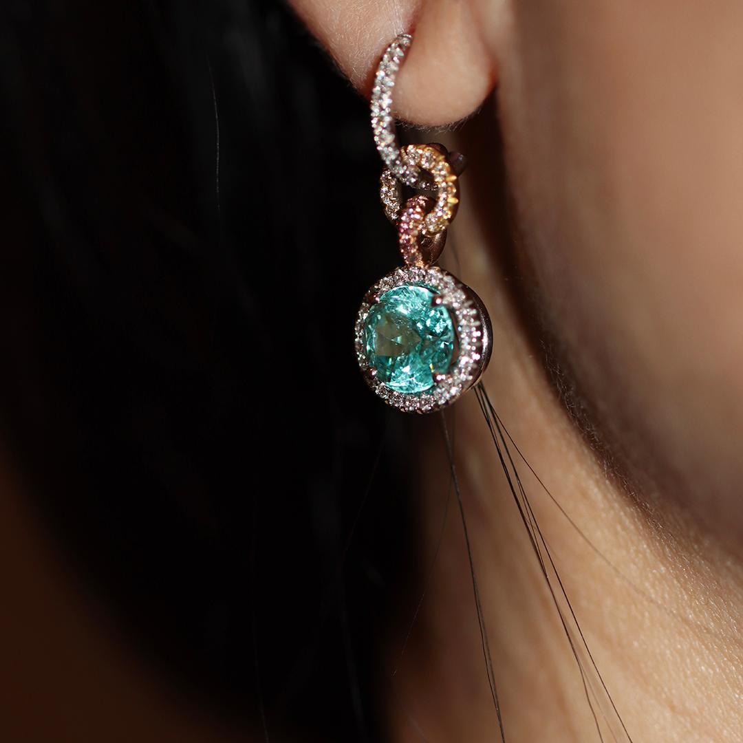 Cert. 4.27 Ct Neon Paraiba Tourmaline Boucles d'oreilles Halo en diamant blanc et rose 11