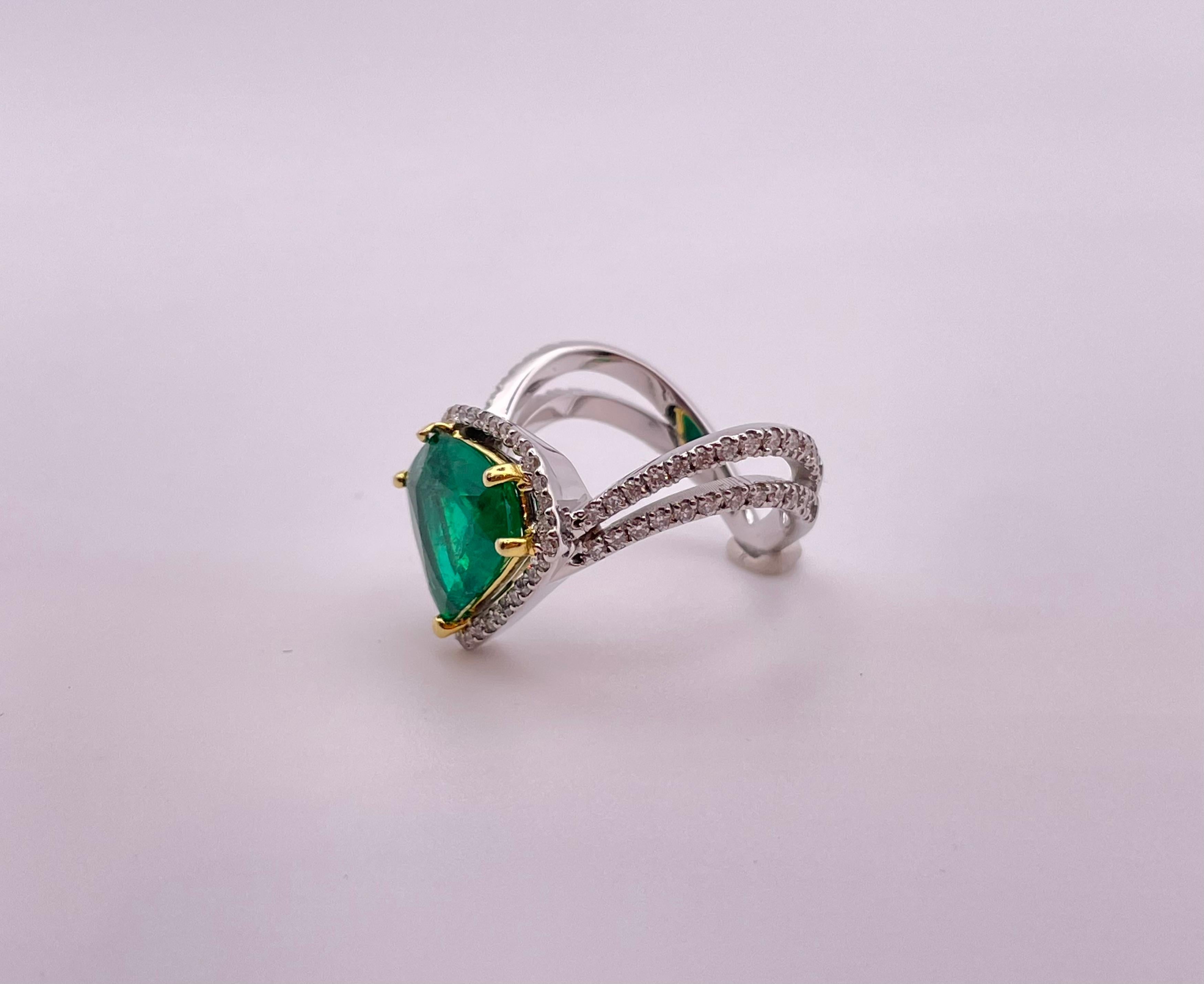 Certificated 2.61 Carats Fine Emerald and Diamond Ring For Sale 1