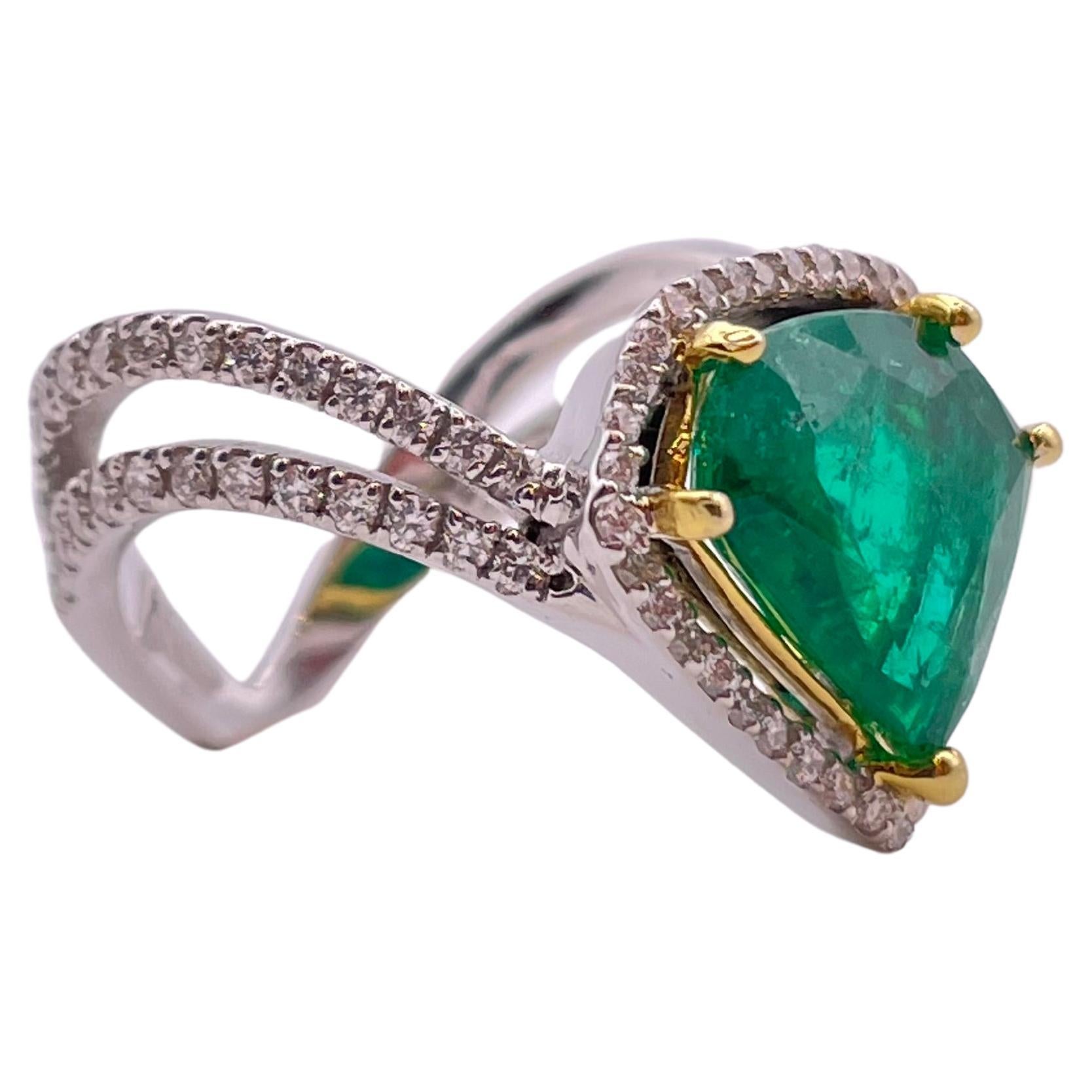Certificated 2.61 Carats Fine Emerald and Diamond Ring For Sale