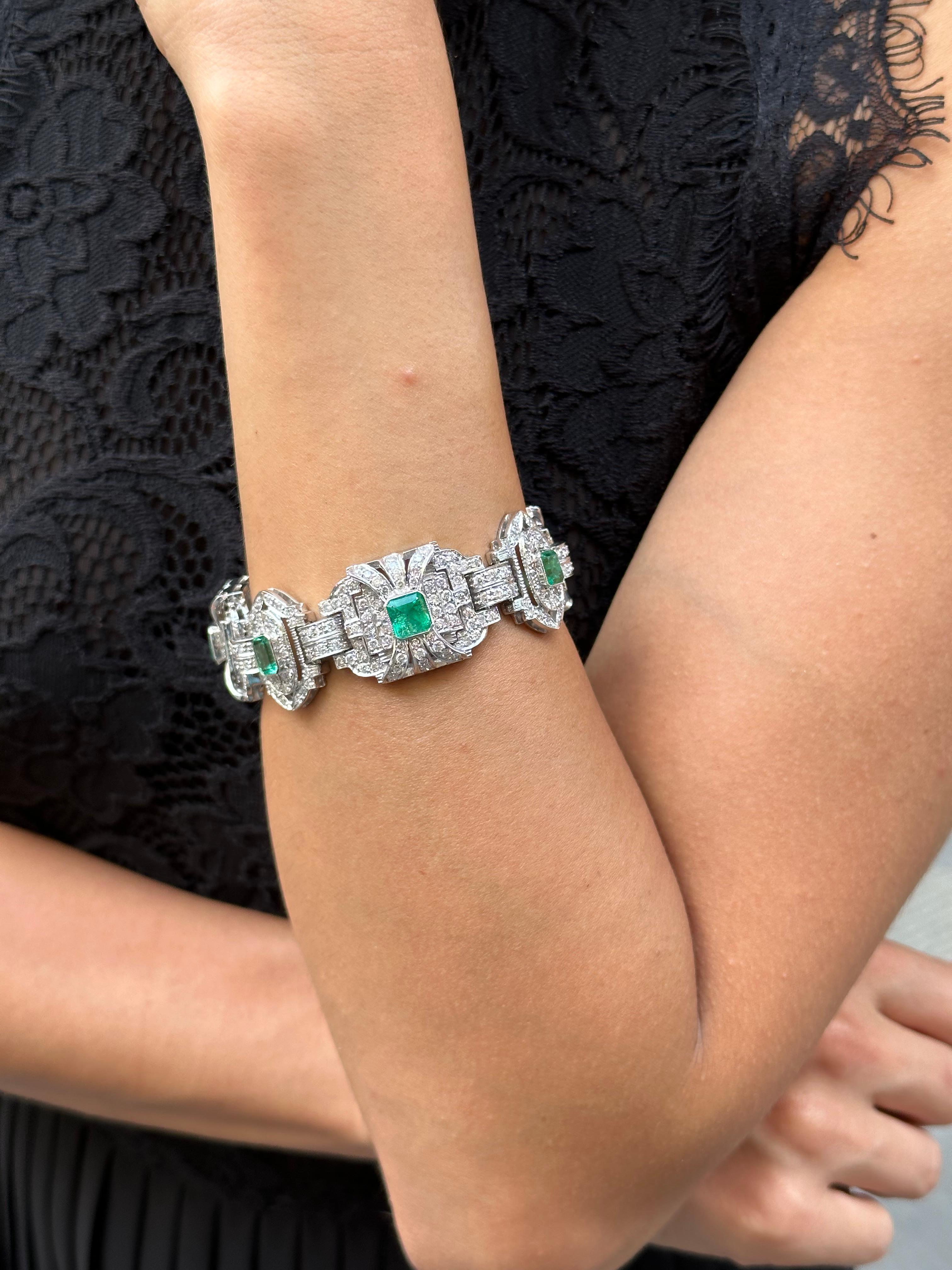 Women's Certificated Art Deco Diamond and Colombian Emerald Bracelet For Sale
