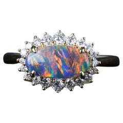 Bague de fiançailles en or 18 carats avec halo de diamants et opale noire certifiée