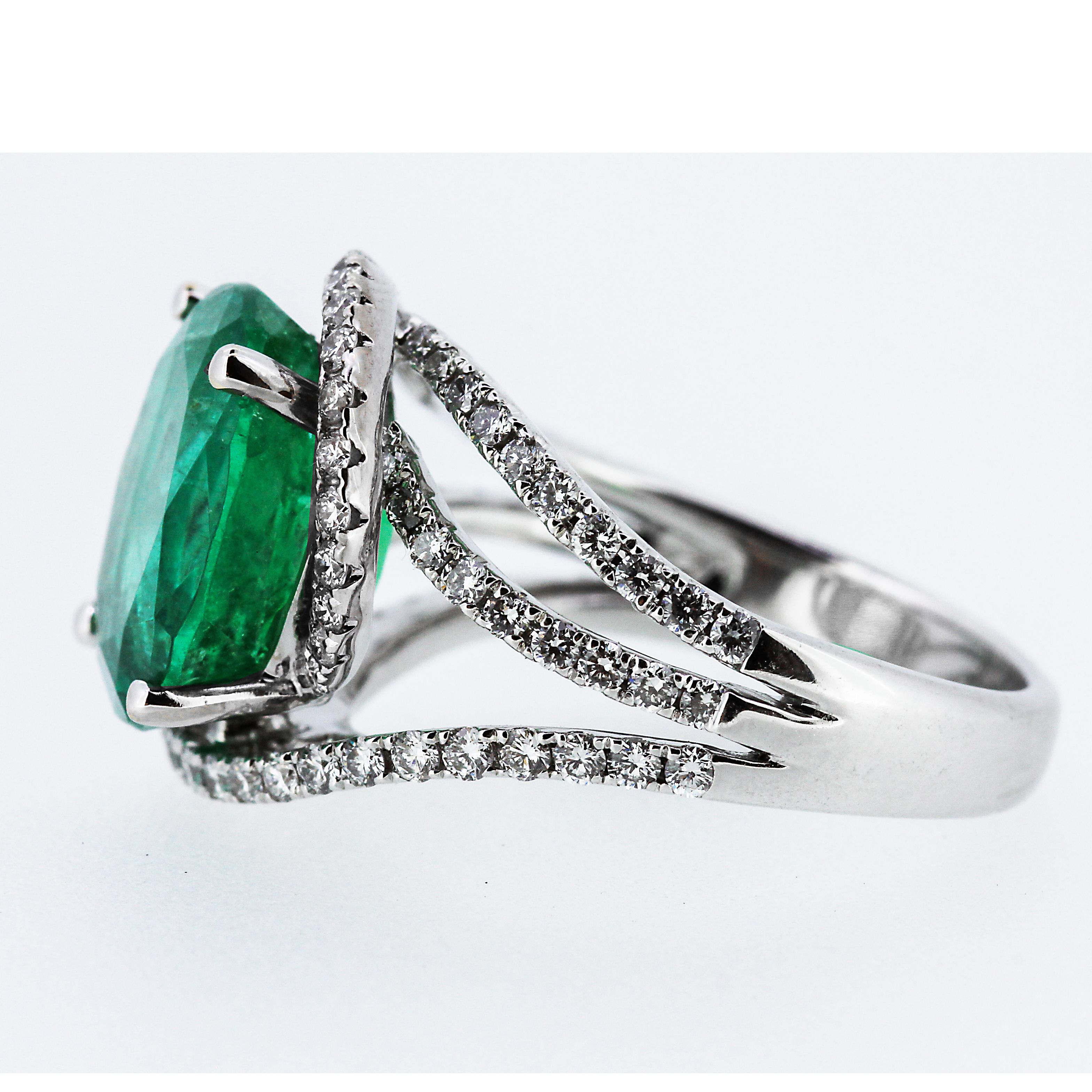 A remarkable fine Colombian emerald set in 18 ct white gold and surrounded by beautifully design round brilliant cut diamonds. The 5.3 carat emerald shows very good color being deep green and highly transparent. Pictures shows the exact colour and