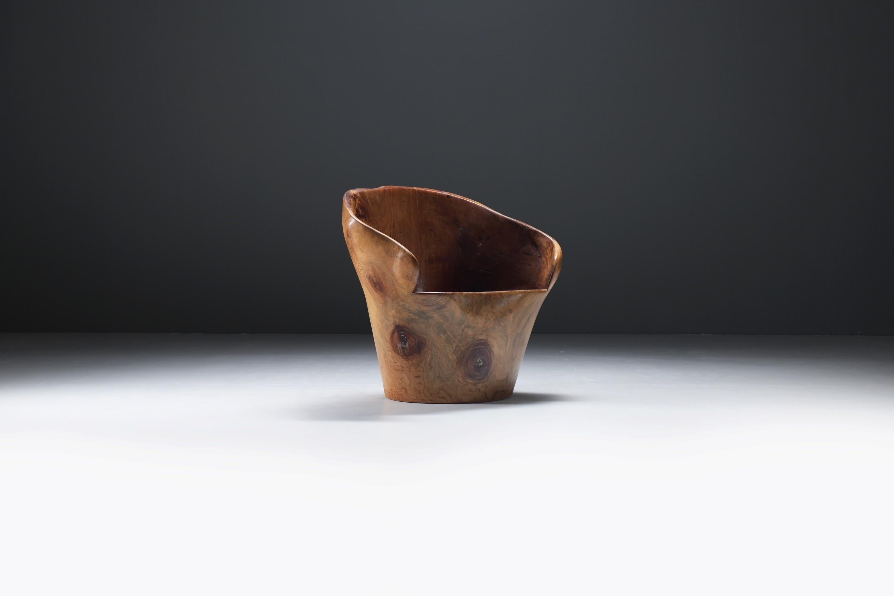 Cedar Certificated Namoradeira chair by José Zanine Caldas - Atelier Zanine Brasil '79 For Sale