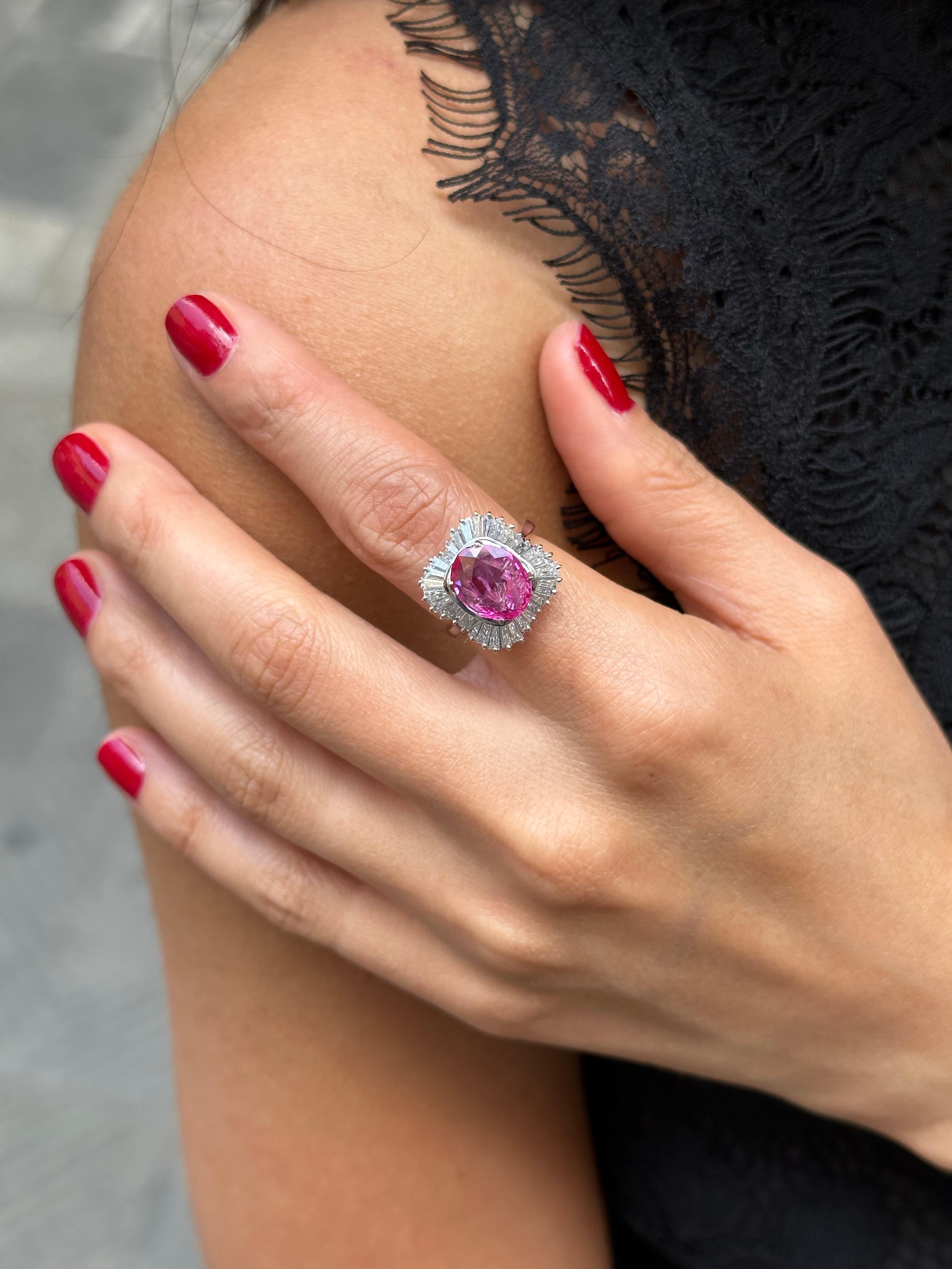 Certificated Unheated Burma Natural Pink Sapphire In Excellent Condition For Sale In Firenze, FI