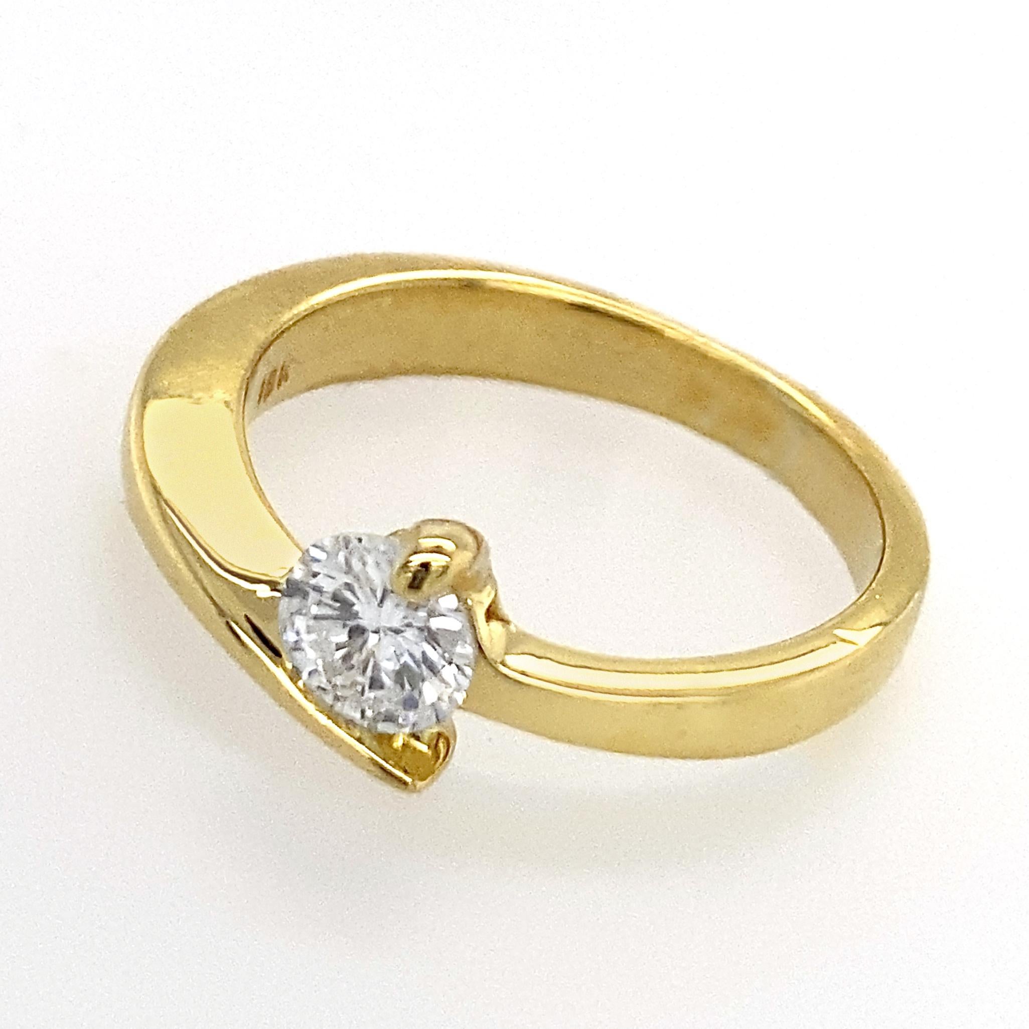 Certified 0.36 Carat Diamond Set in 18 Karat Yellow Gold 